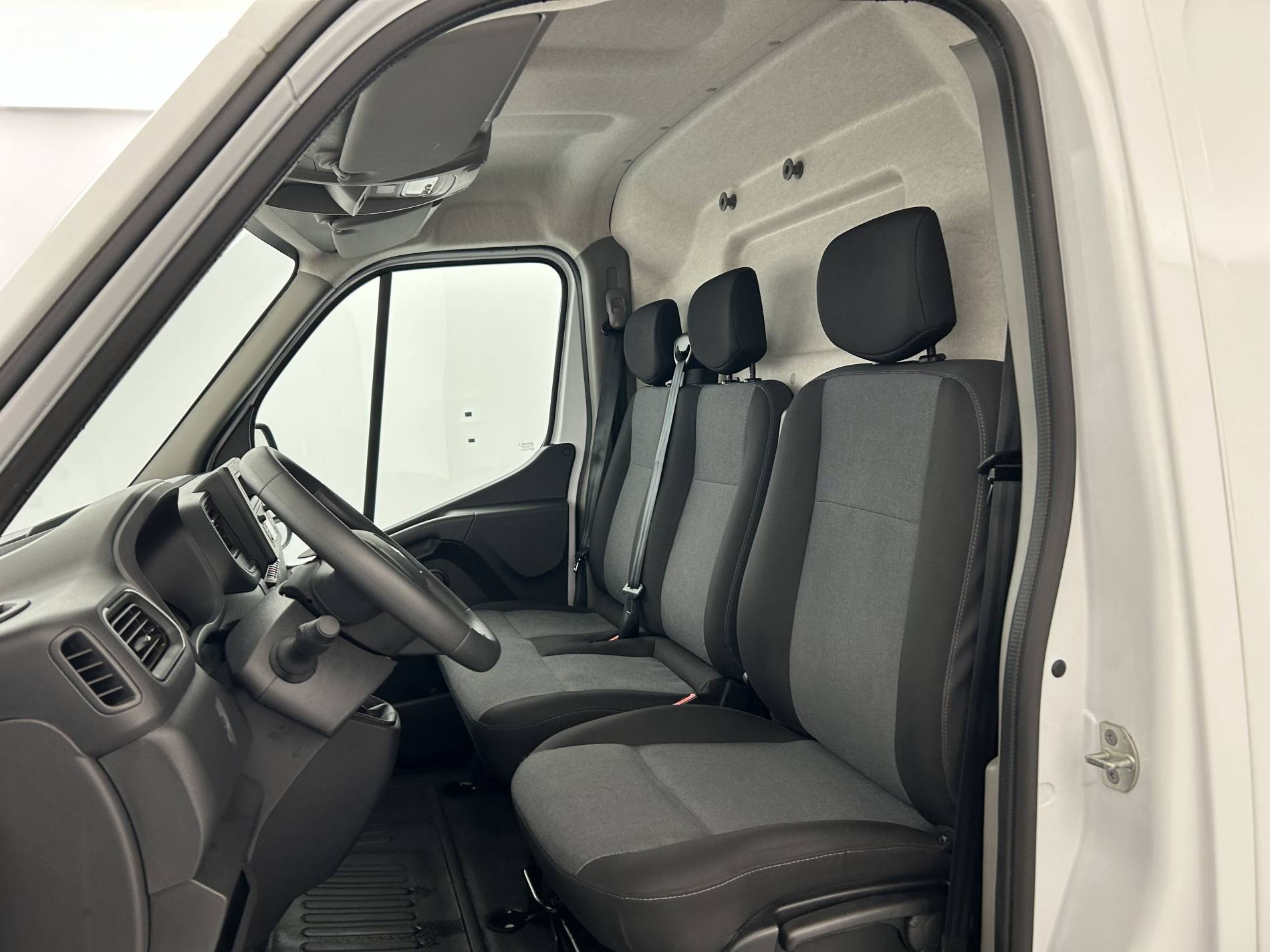 Vente en ligne Renault Master Fourgon MASTER FGN TRAC F3500 L2H2 BLUE DCI 135 au prix de 28 890 €