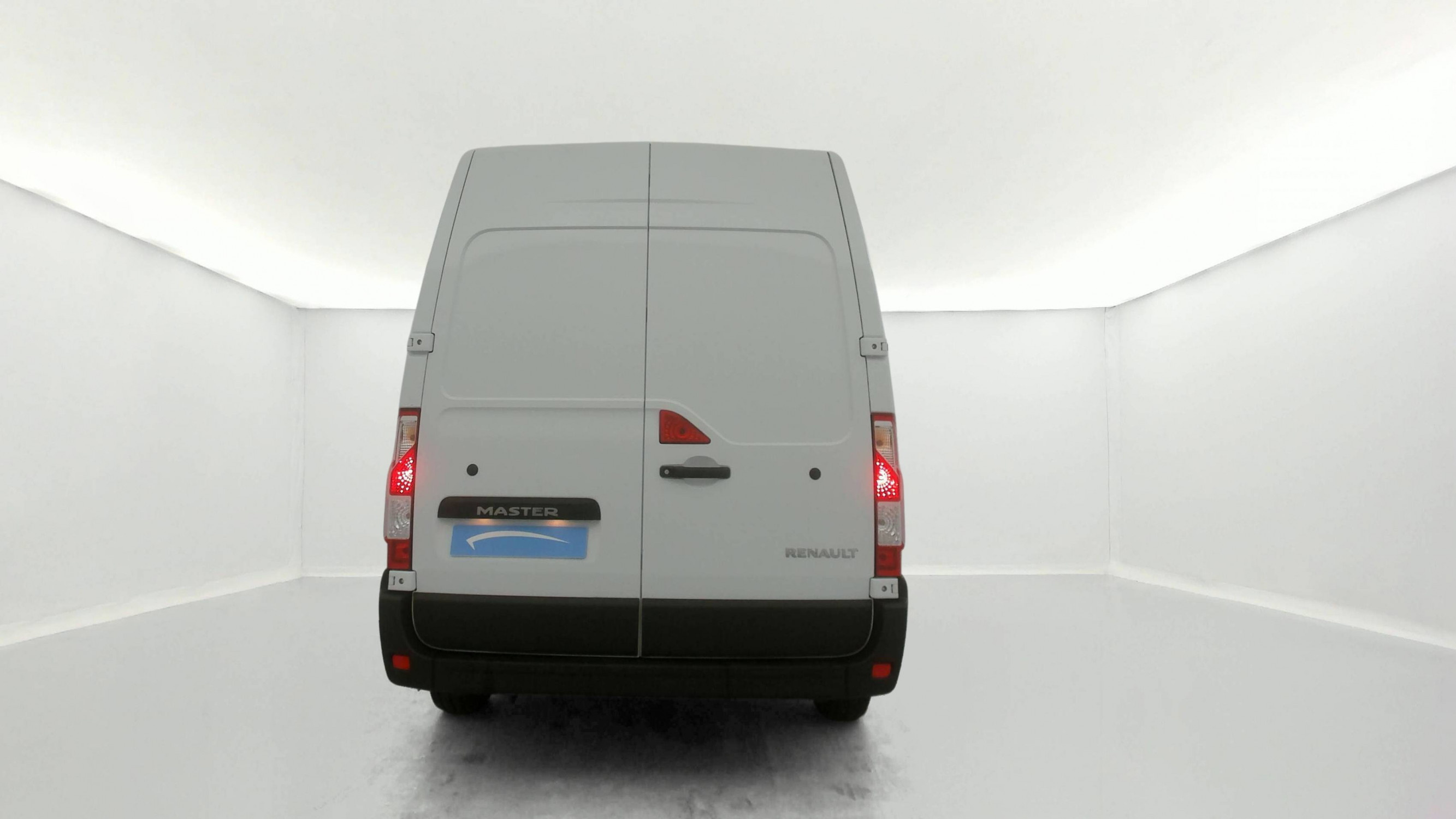 Vente en ligne Renault Master Fourgon MASTER FGN TRAC F3500 L2H2 BLUE DCI 135 au prix de 28 890 €
