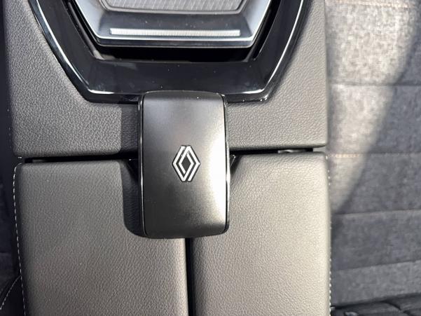 Vente en ligne Renault Espace Espace E-Tech full hybrid 200 5pl au prix de 40 990 €