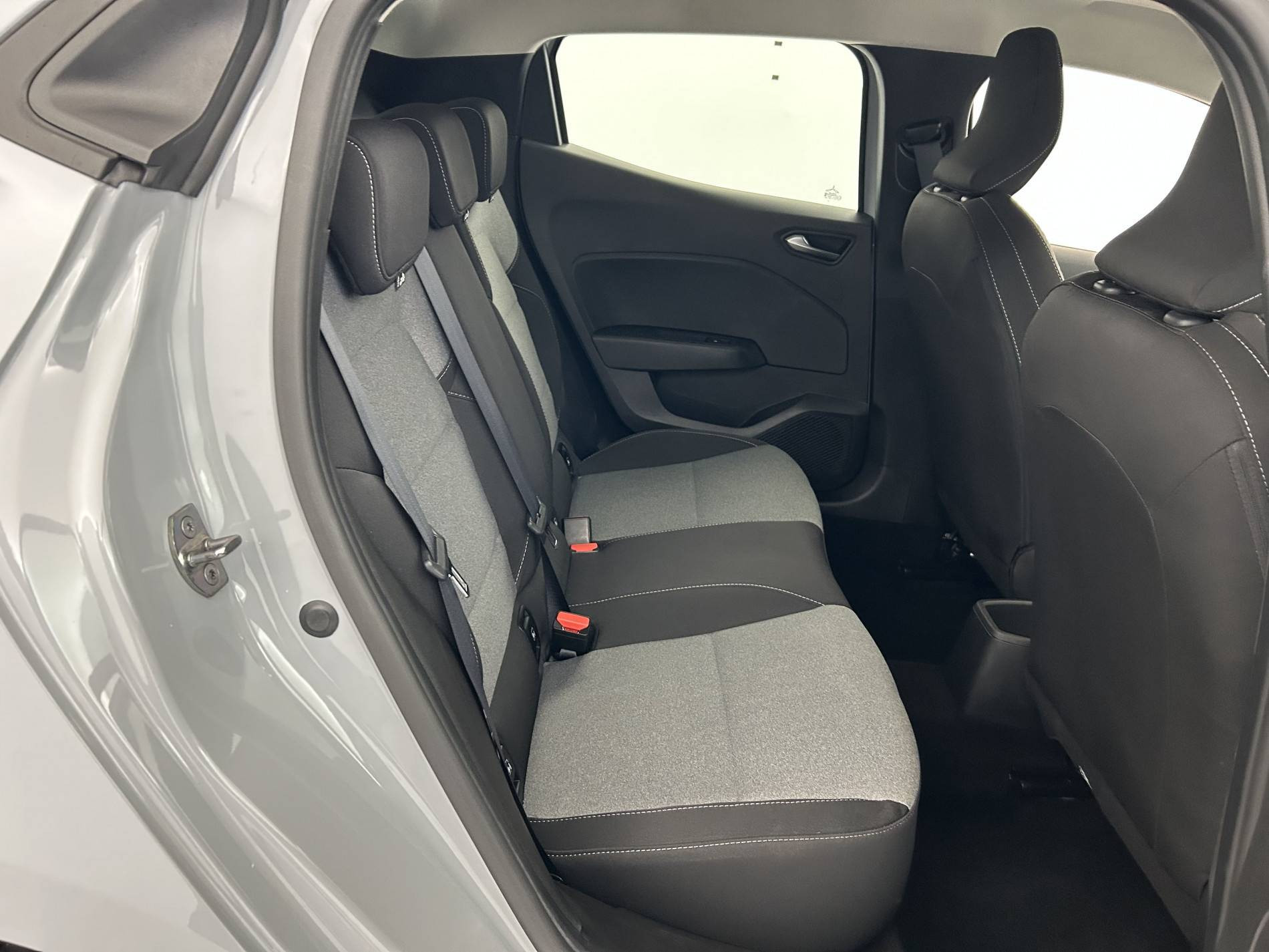 Vente en ligne Renault Clio 5 Clio TCe 90 au prix de 15 990 €