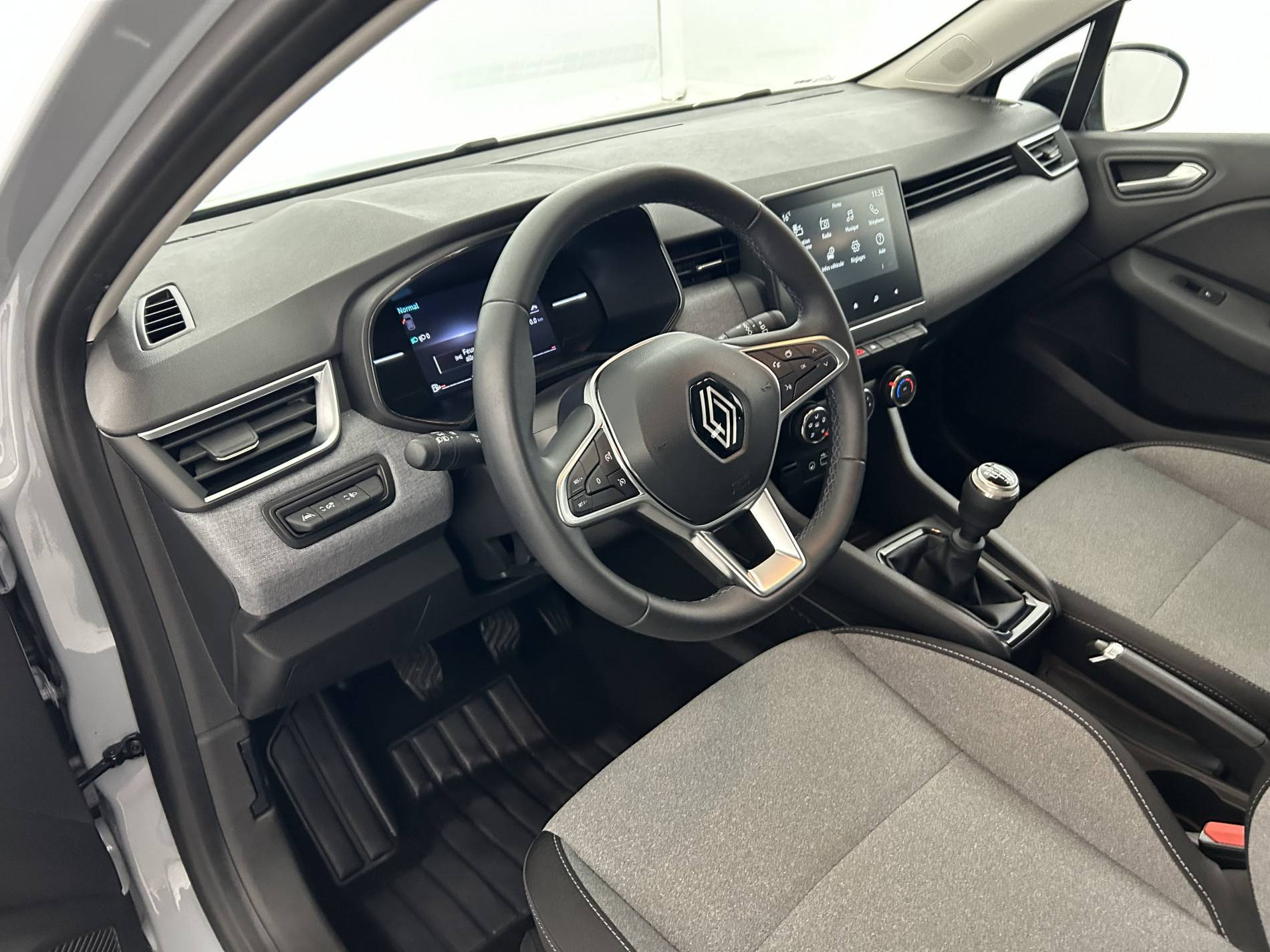 Vente en ligne Renault Clio 5 Clio TCe 90 au prix de 15 990 €