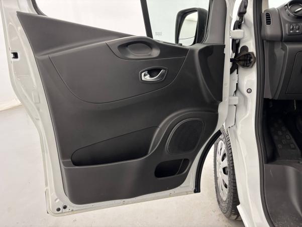 Vente en ligne Renault Trafic 3 Fourgon TRAFIC FGN L2H2 1200 KG DCI 145 ENERGY au prix de 20 670 €