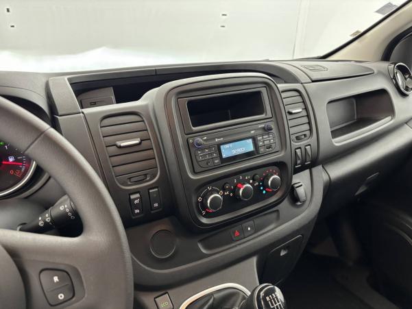Vente en ligne Renault Trafic 3 Fourgon TRAFIC FGN L2H2 1200 KG DCI 145 ENERGY au prix de 20 670 €