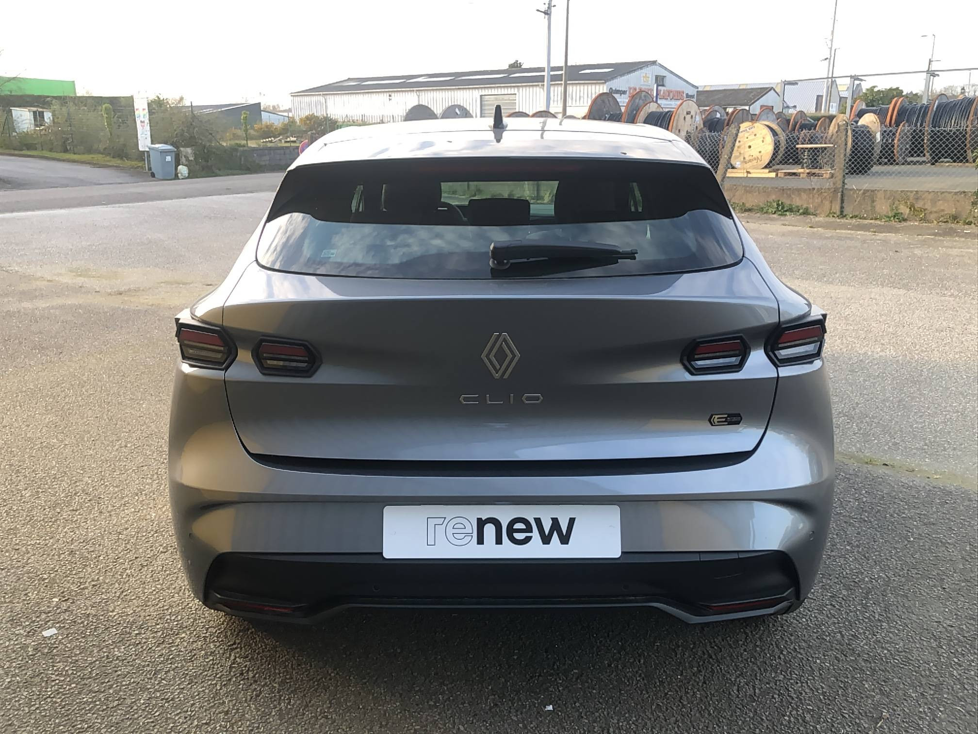 Vente en ligne Renault Clio 6 Clio E-Tech full hybrid 160 ch au prix de 24 490 €