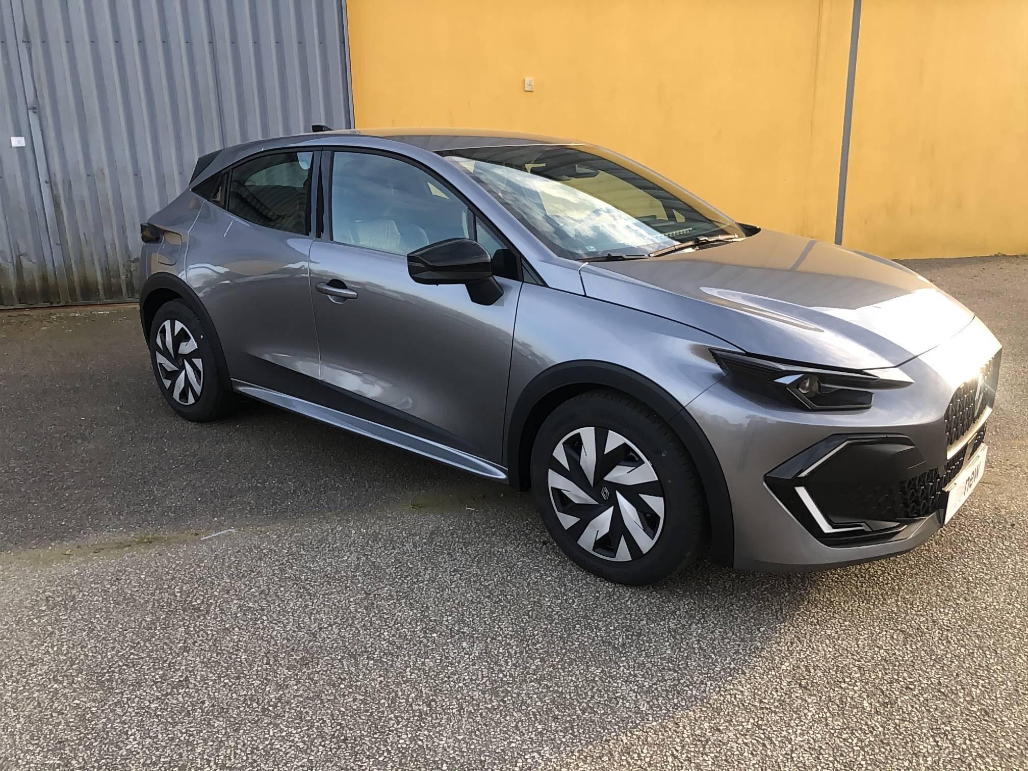 Vente en ligne Renault Clio 6 Clio E-Tech full hybrid 160 ch au prix de 24 490 €