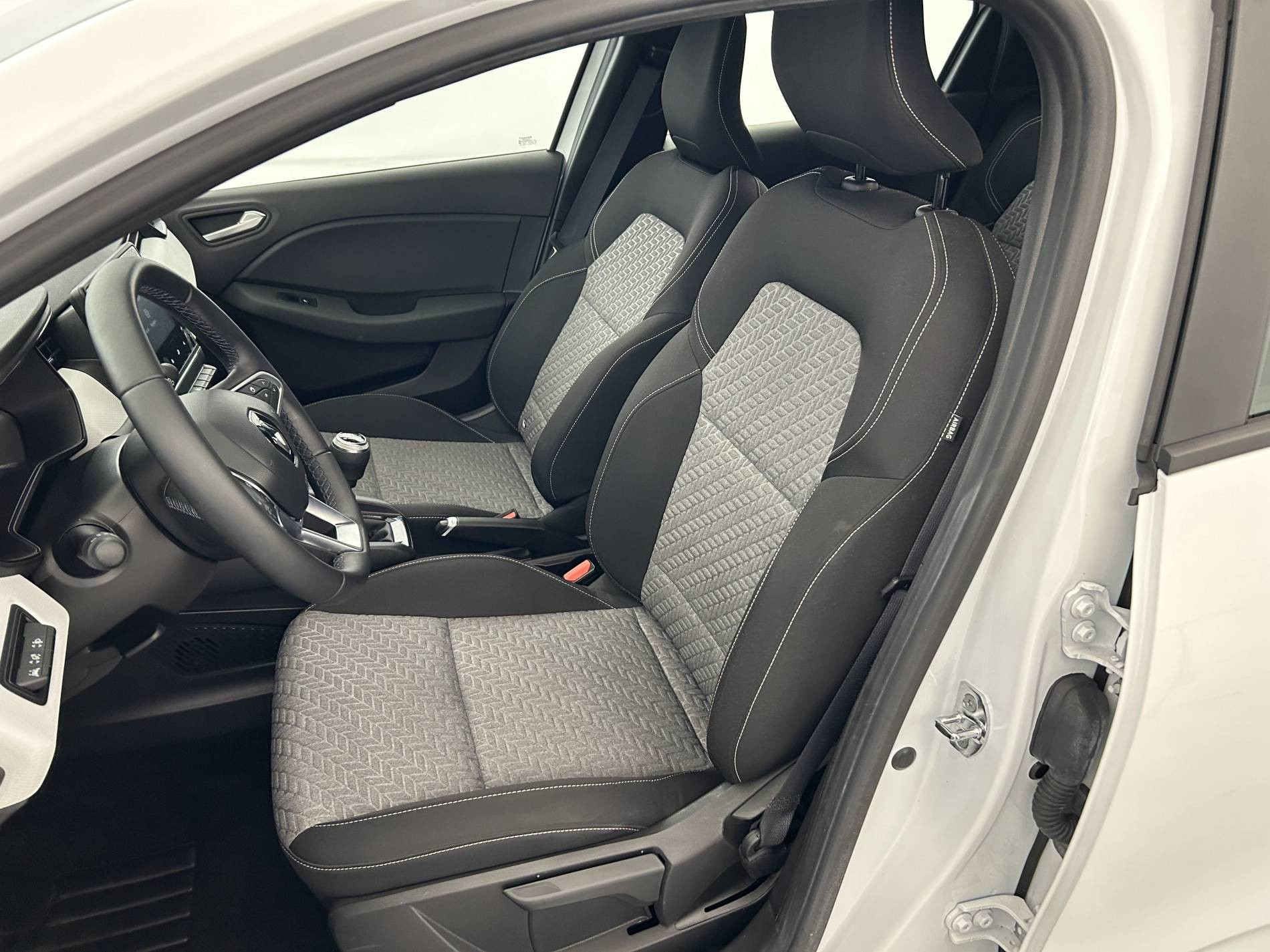 Vente en ligne Renault Clio 5 Clio TCe 90 - 21N au prix de 14 890 €