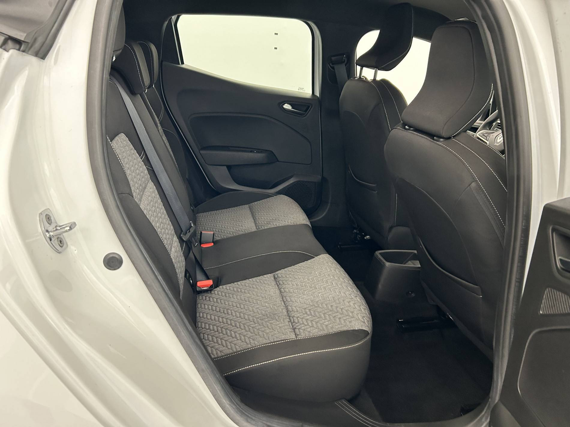 Vente en ligne Renault Clio 5 Clio TCe 90 - 21N au prix de 14 890 €