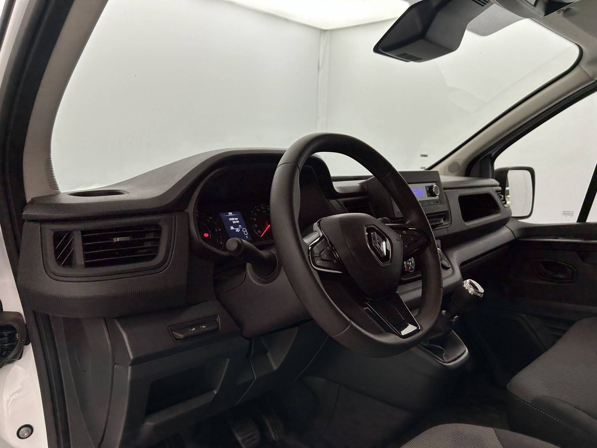 Vente en ligne Renault Trafic 3 Fourgon TRAFIC FGN L1H1 3T BLUE DCI 130 GSR2 au prix de 25 890 €