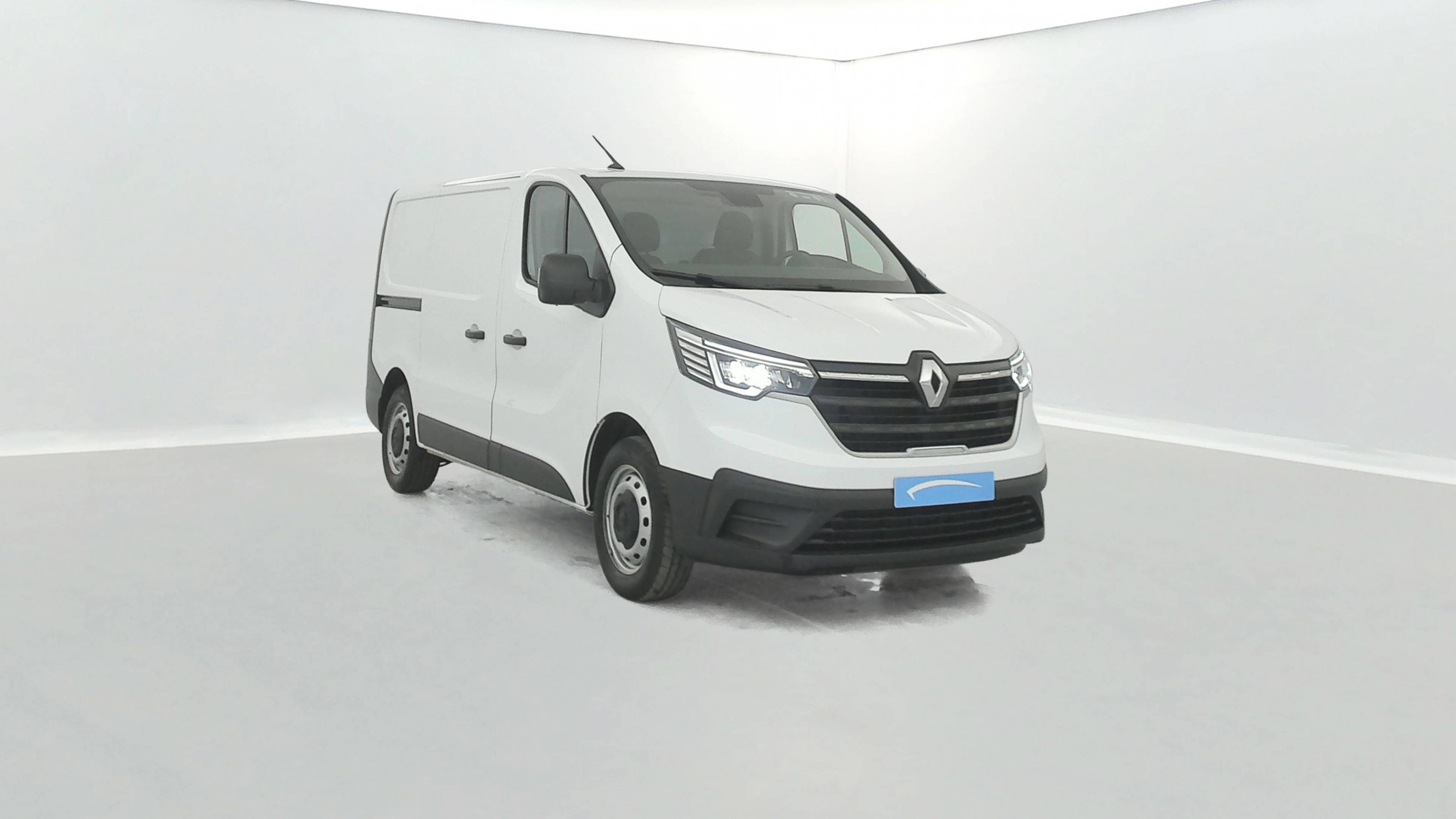 Vente en ligne Renault Trafic 3 Fourgon TRAFIC FGN L1H1 3T BLUE DCI 130 GSR2 au prix de 25 890 €