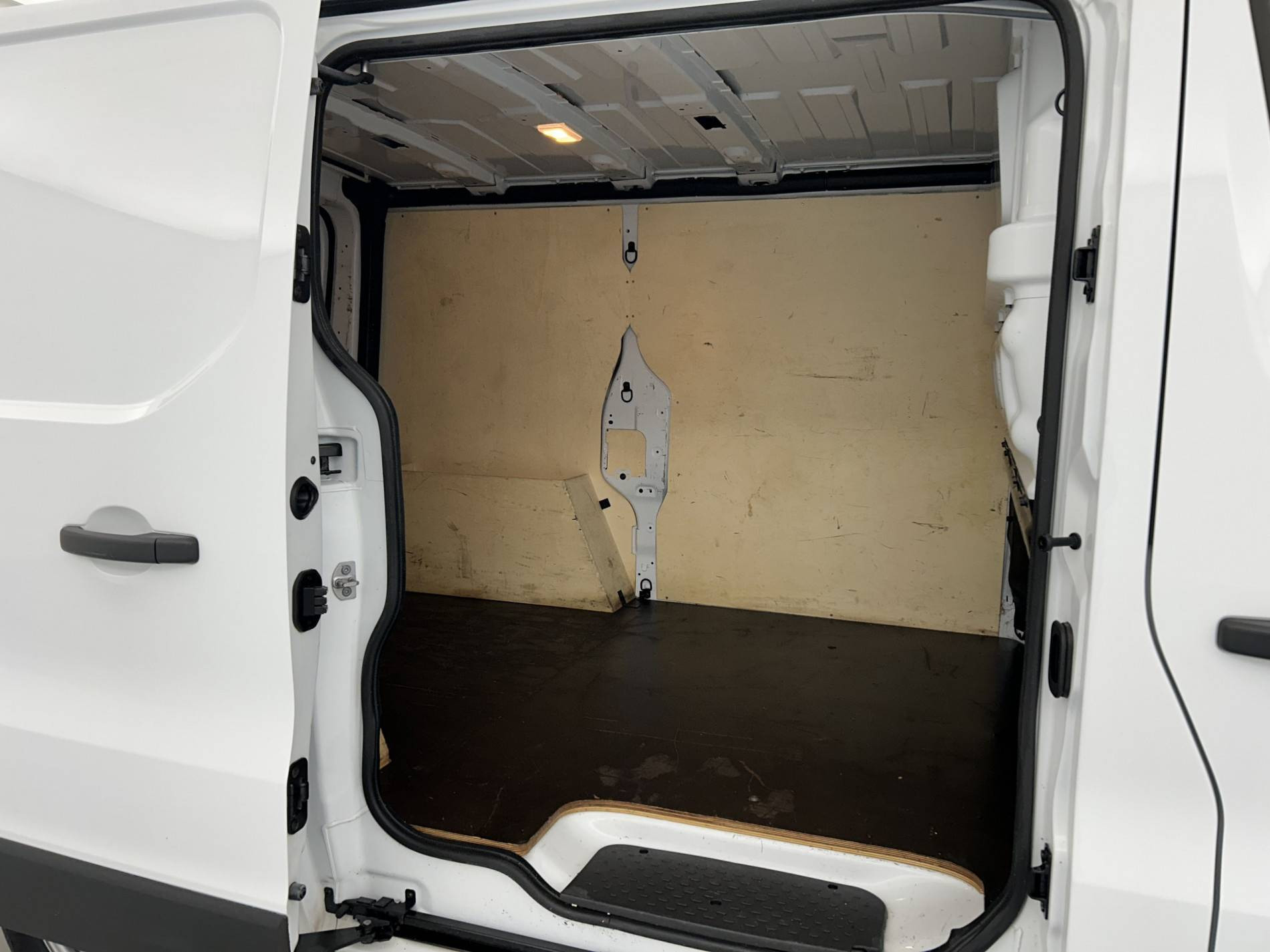 Vente en ligne Renault Trafic 3 Fourgon TRAFIC FGN L1H1 3T BLUE DCI 130 GSR2 au prix de 25 890 €