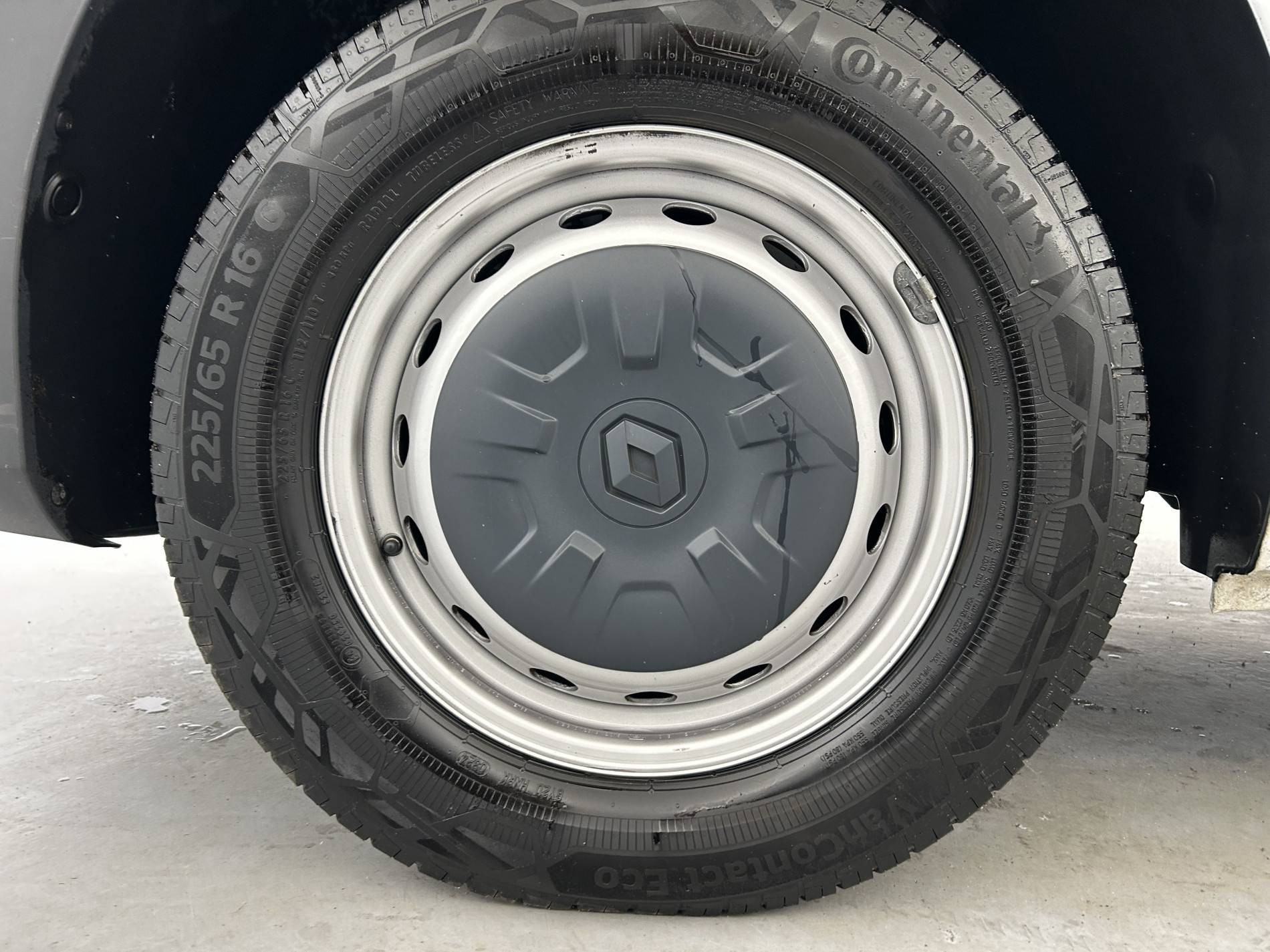 Vente en ligne Renault Master Fourgon   L2H2 BLUE DCI 135 au prix de 27 890 €