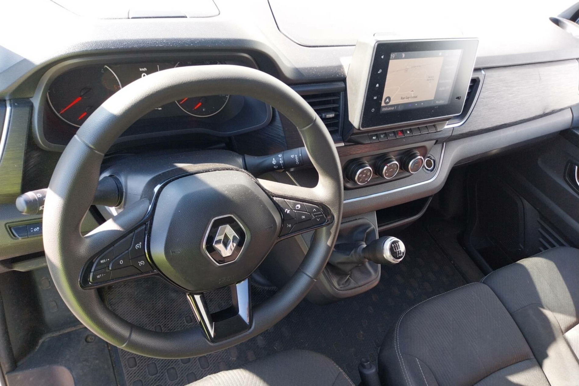 Vente en ligne Renault Trafic 3 Fourgon TRAFIC FGN L2H1 3000 KG BLUE DCI 130 au prix de 19 990 €