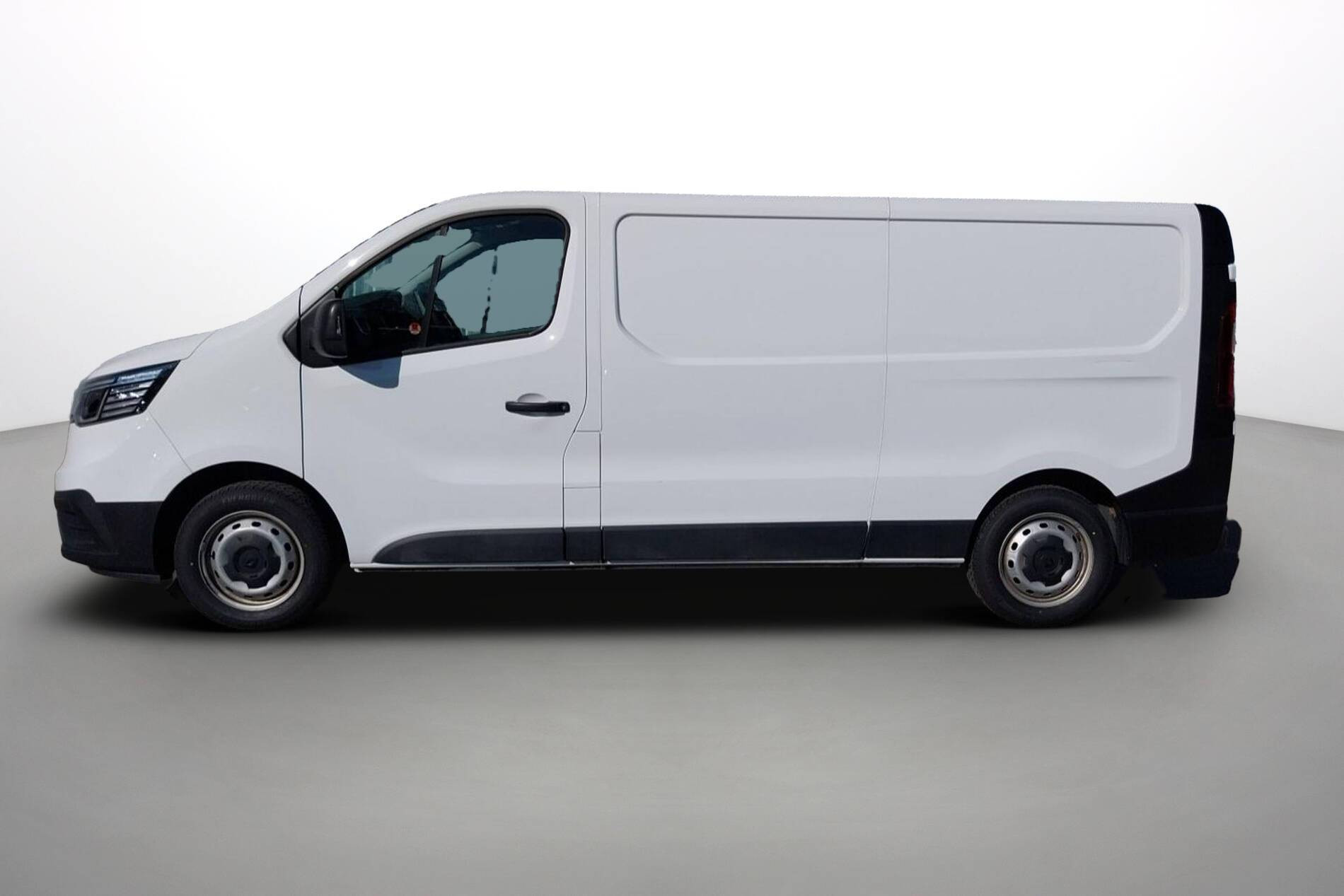 Vente en ligne Renault Trafic 3 Fourgon TRAFIC FGN L2H1 3000 KG BLUE DCI 130 au prix de 19 990 €