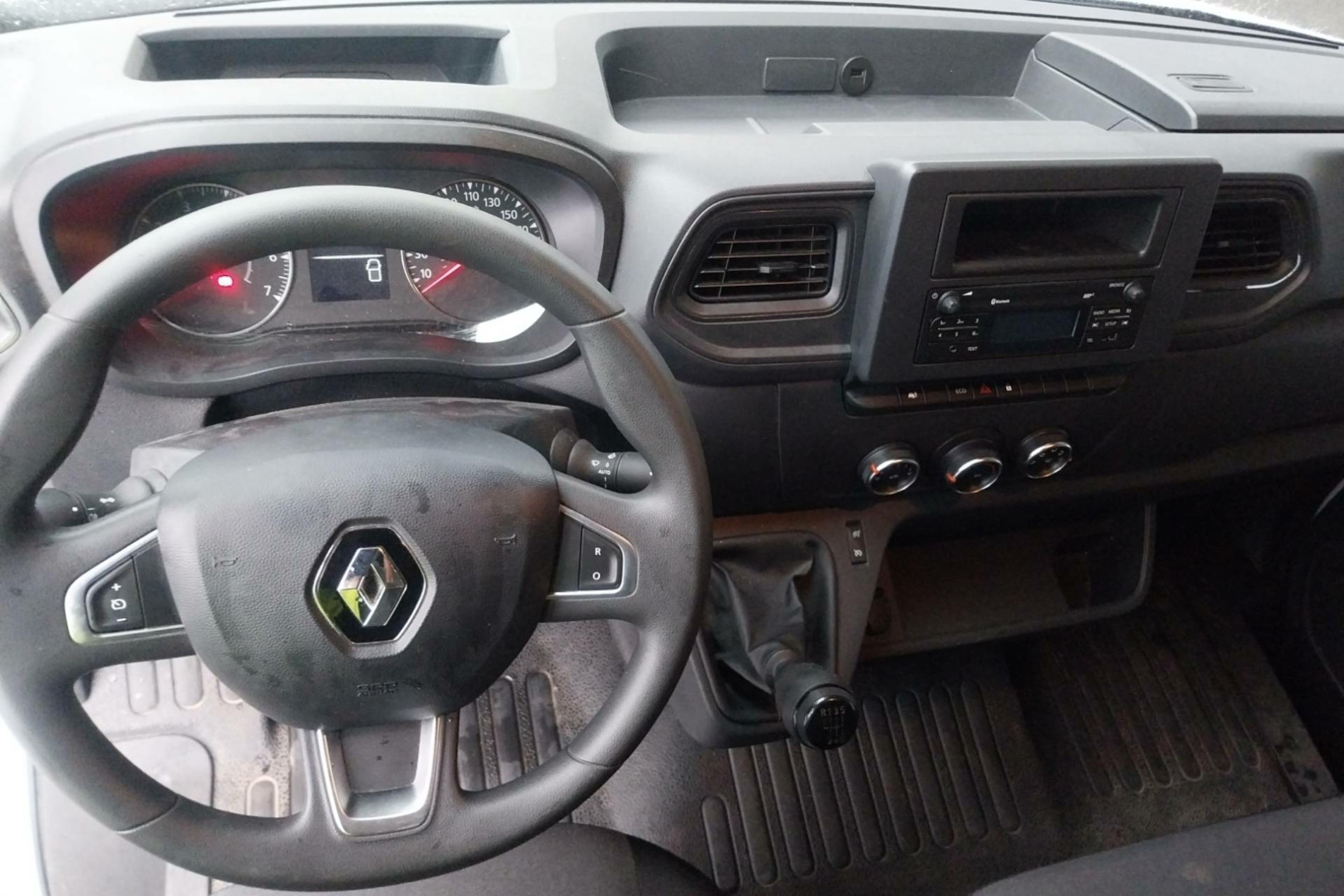 Vente en ligne Renault Master Fourgon MASTER FGN TRAC F3500 L2H2 BLUE DCI 135 au prix de 29 990 €