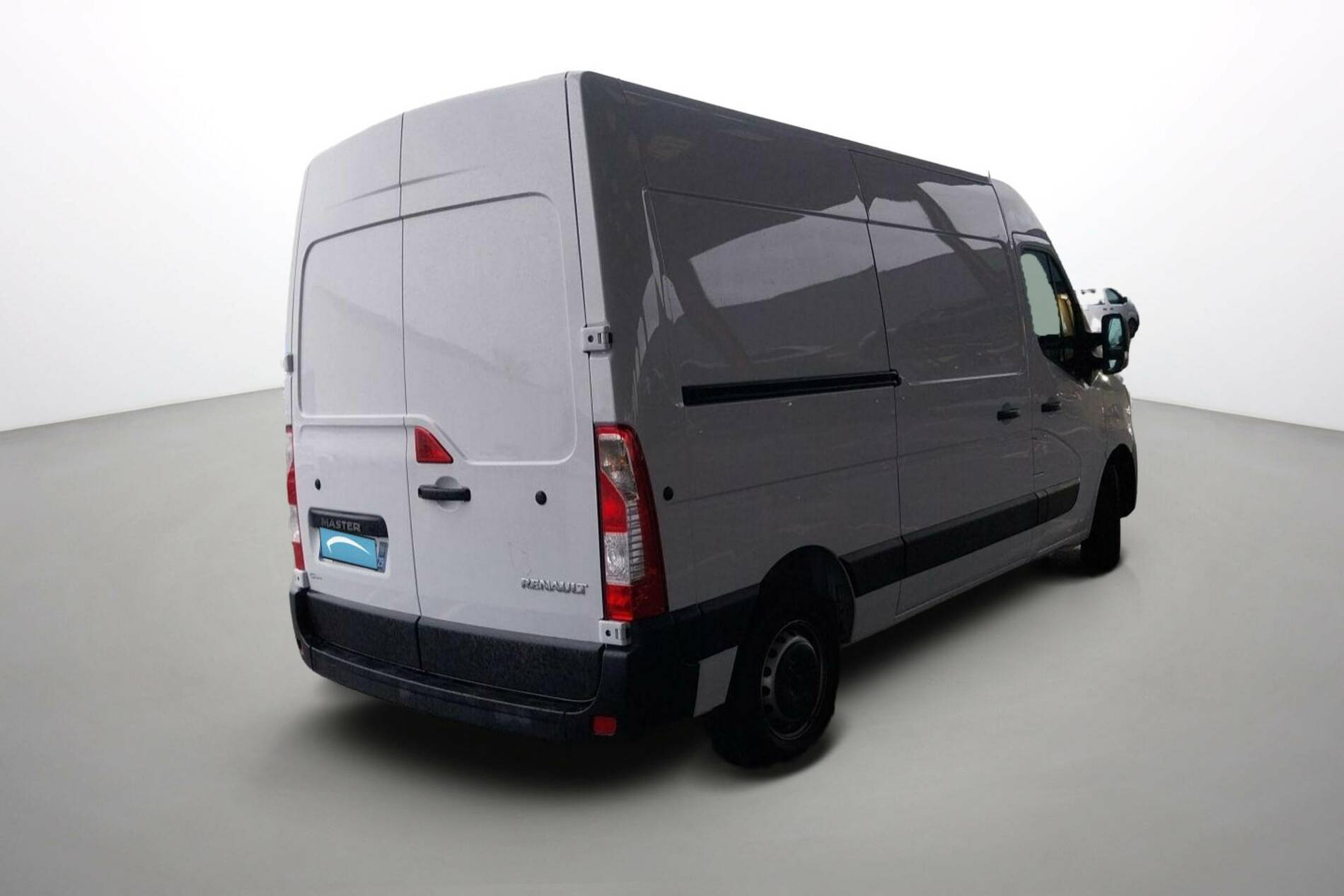 Vente en ligne Renault Master Fourgon MASTER FGN TRAC F3500 L2H2 BLUE DCI 135 au prix de 29 990 €