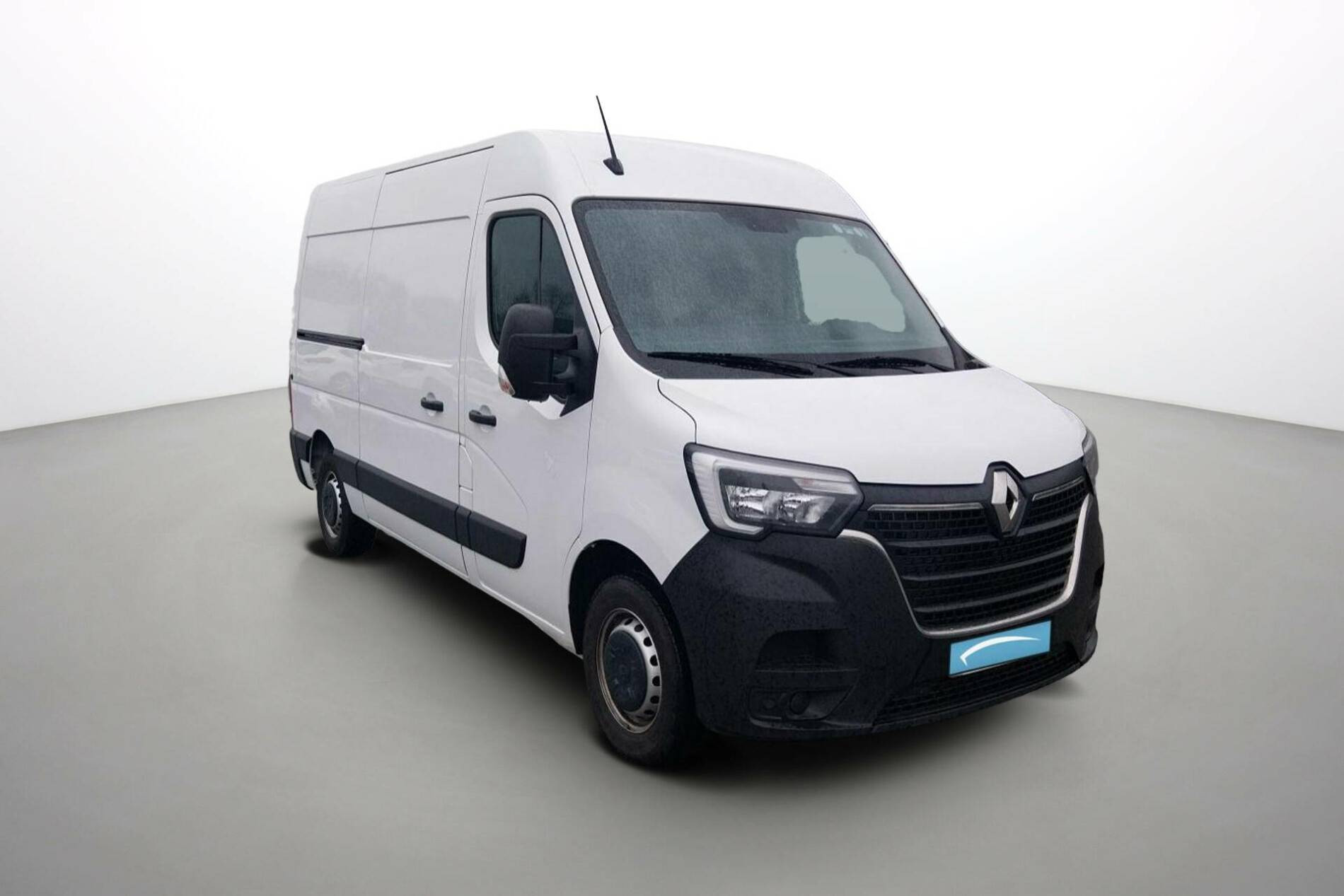 Vente en ligne Renault Master Fourgon MASTER FGN TRAC F3500 L2H2 BLUE DCI 135 au prix de 28 890 €