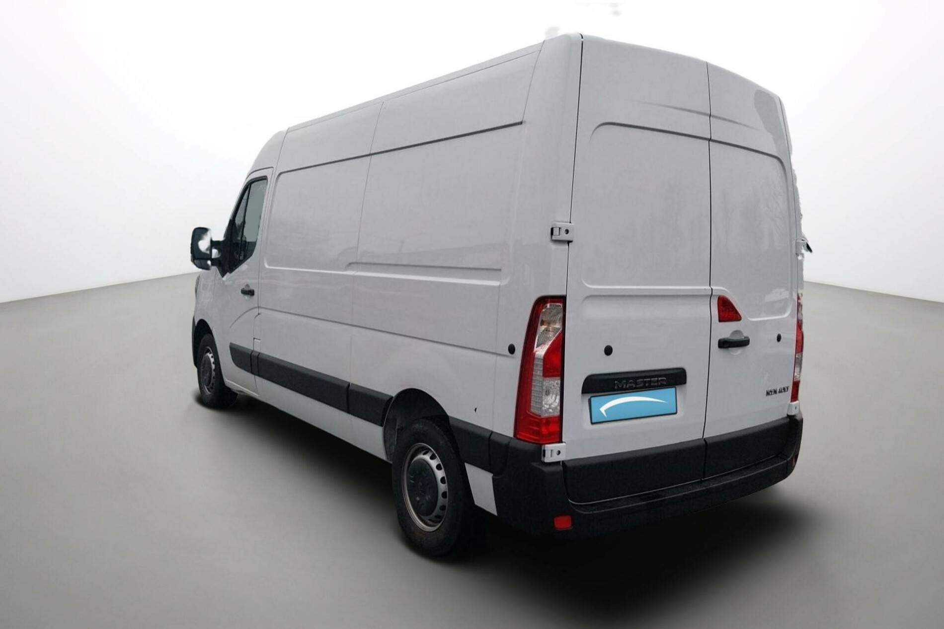 Vente en ligne Renault Master Fourgon MASTER FGN TRAC F3500 L2H2 BLUE DCI 135 au prix de 28 890 €