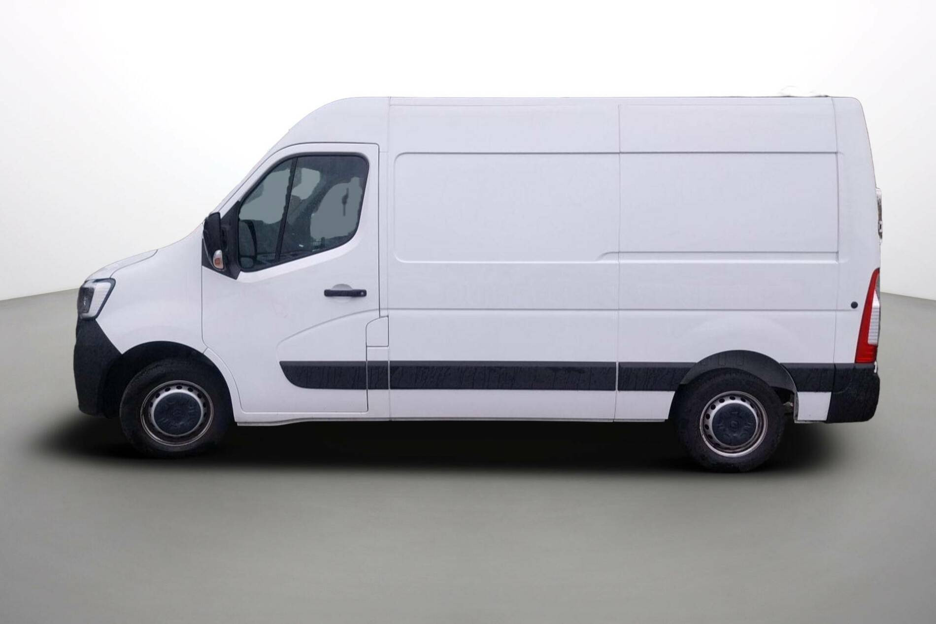 Vente en ligne Renault Master Fourgon MASTER FGN TRAC F3500 L2H2 BLUE DCI 135 au prix de 29 990 €
