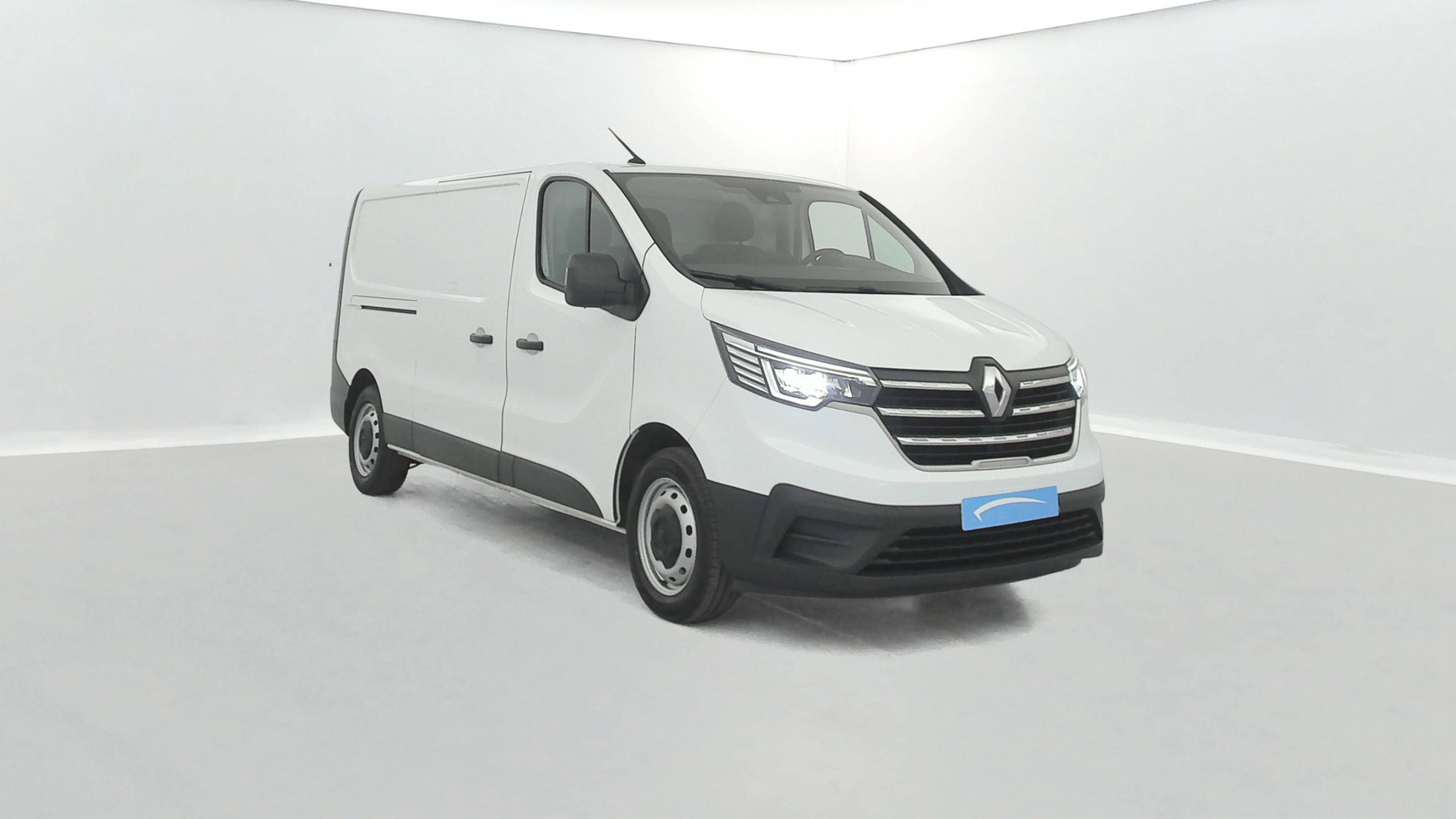 Vente en ligne Renault Trafic 3 Fourgon TRAFIC FGN L2H1 3000 KG BLUE DCI 130 au prix de 21 890 €
