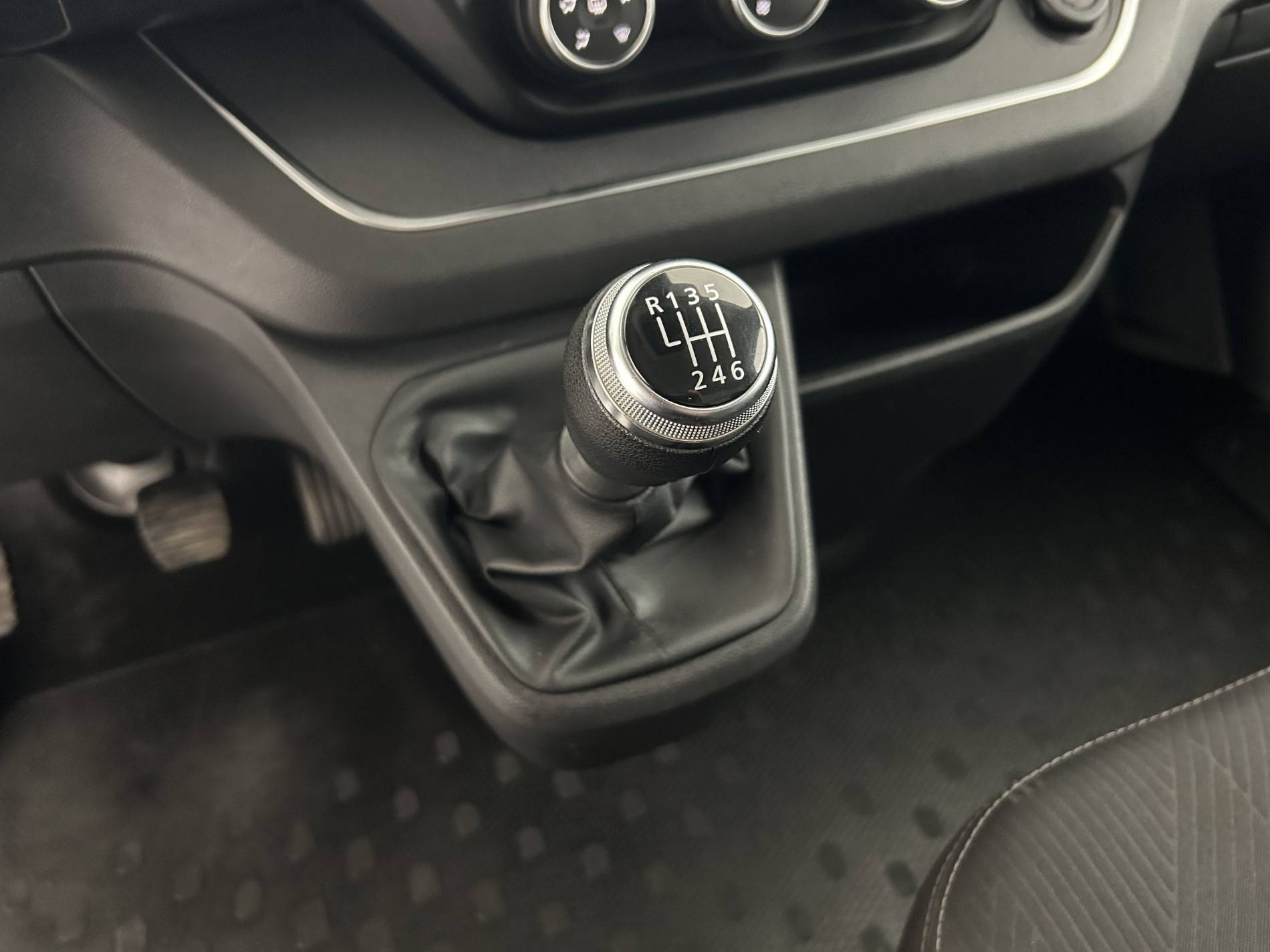 Vente en ligne Renault Trafic 3 Fourgon TRAFIC FGN L2H1 3000 KG BLUE DCI 130 au prix de 21 890 €