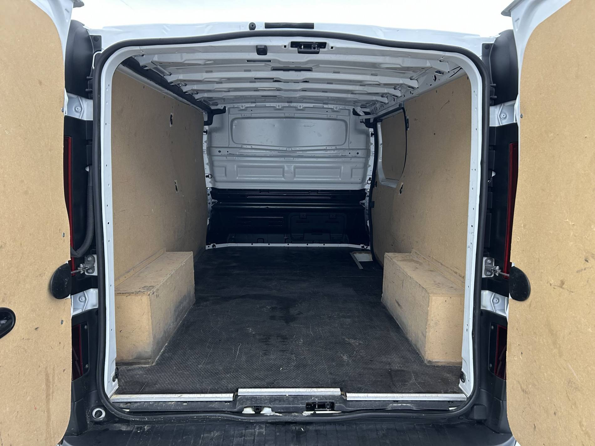 Vente en ligne Renault Trafic 3 Fourgon TRAFIC FGN L2H1 3000 KG BLUE DCI 130 au prix de 21 890 €