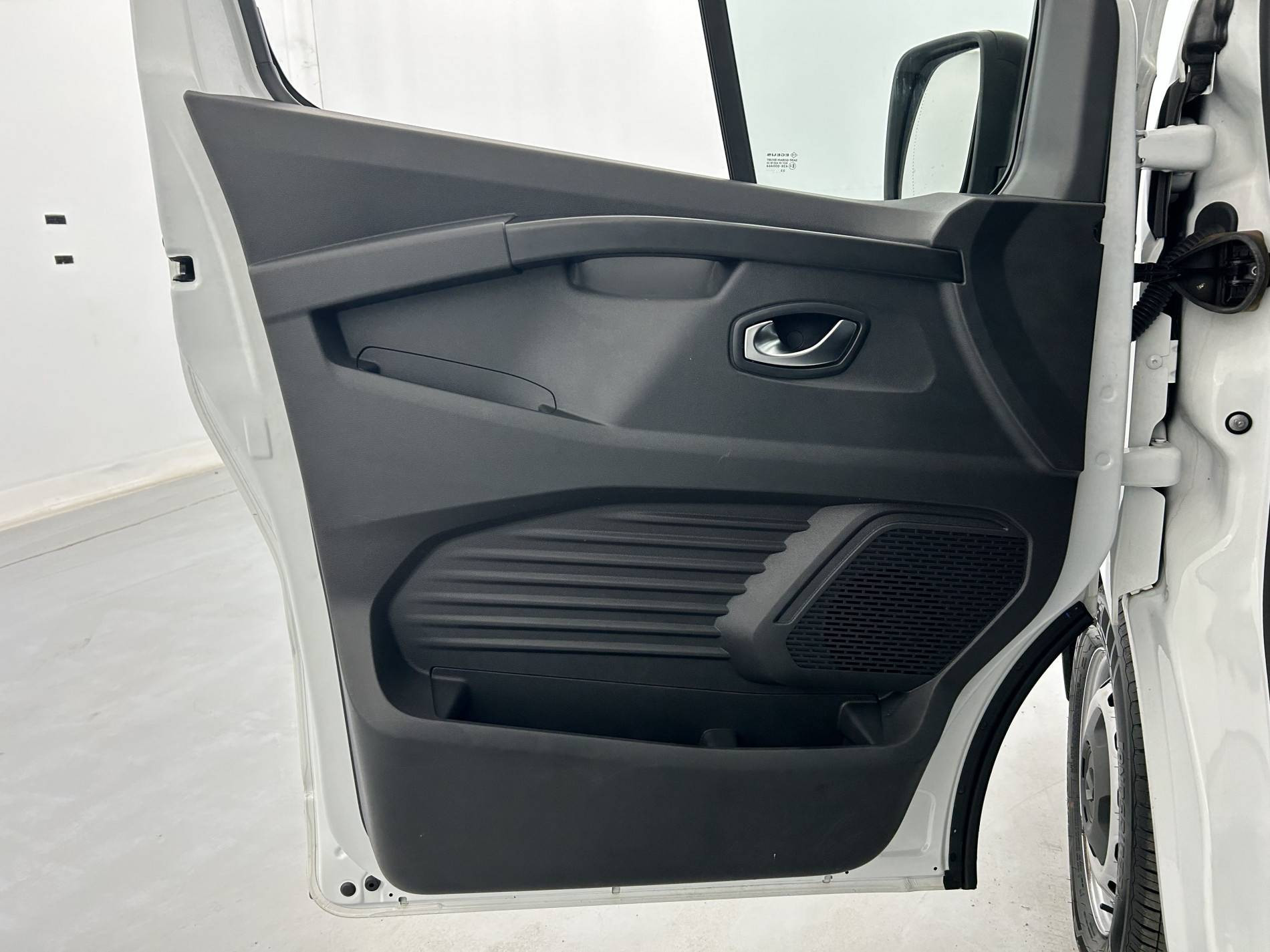 Vente en ligne Renault Trafic 3 Fourgon TRAFIC FGN L2H1 3000 KG BLUE DCI 130 au prix de 21 890 €