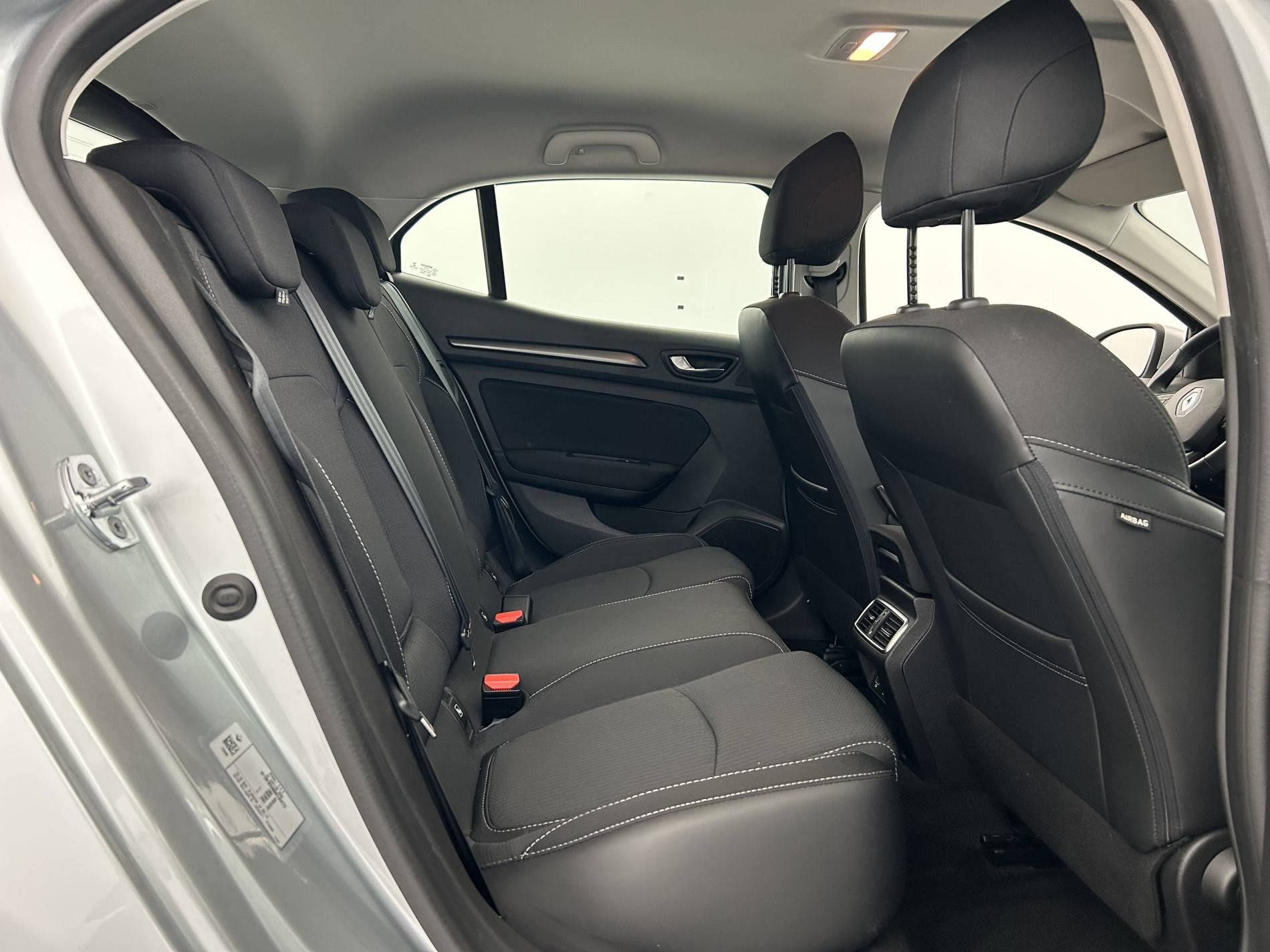 Vente en ligne Renault Megane 4 Mégane IV Berline Blue dCi 115 - 21B au prix de 16 990 €