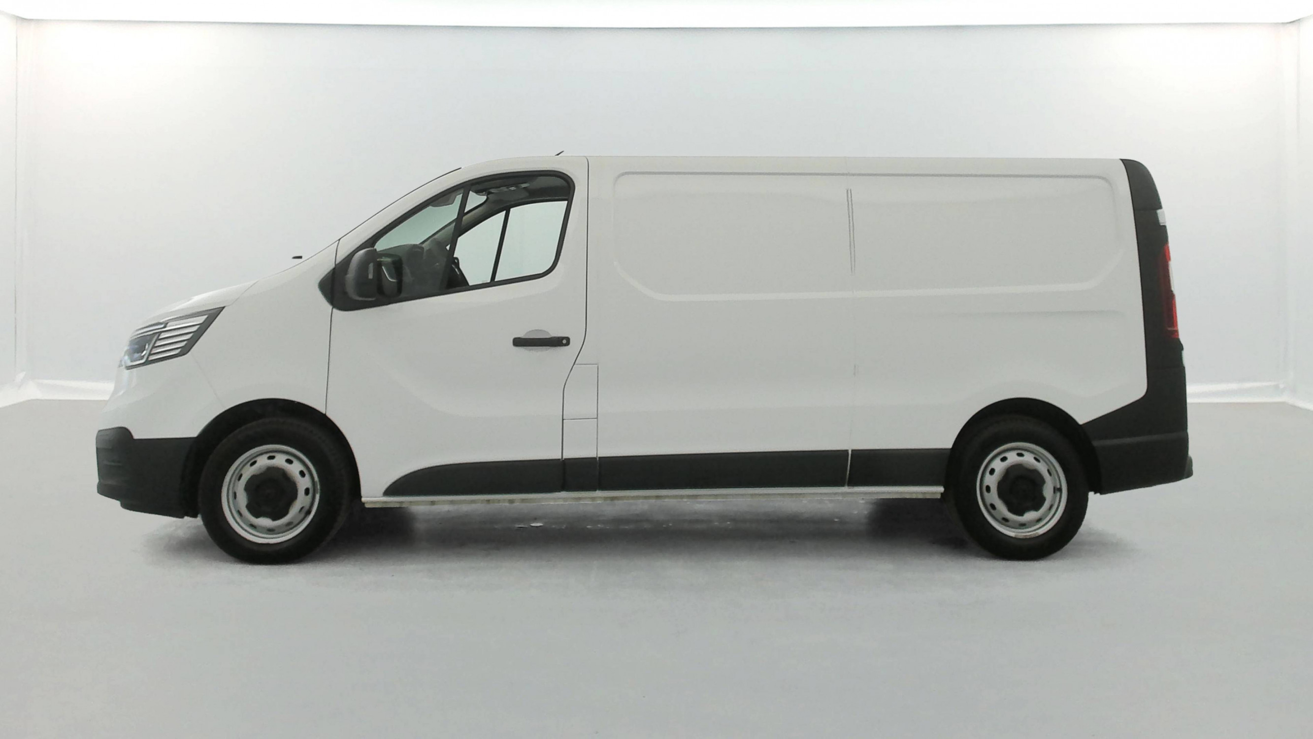Vente en ligne Renault Trafic 3 Fourgon TRAFIC FGN L2H1 3000 KG BLUE DCI 130 au prix de 21 890 €
