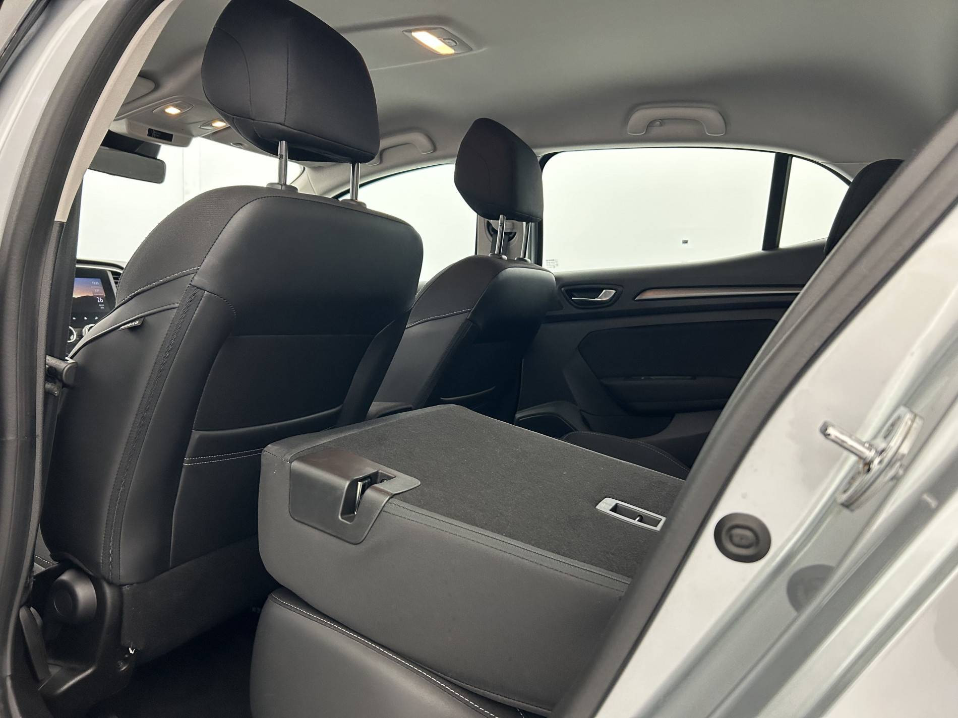 Vente en ligne Renault Megane 4 Mégane IV Berline Blue dCi 115 - 21B au prix de 16 990 €