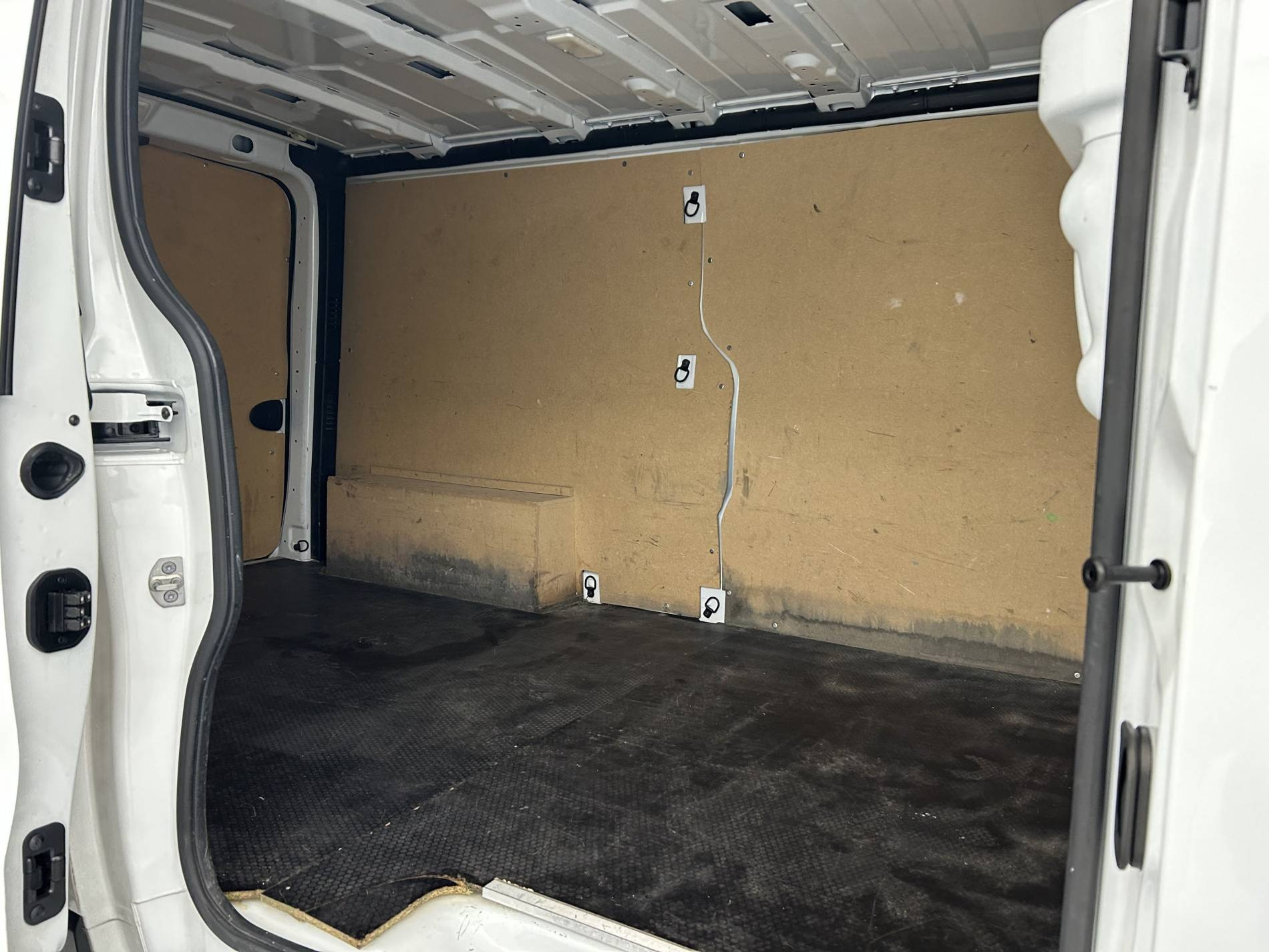 Vente en ligne Renault Trafic 3 Fourgon TRAFIC FGN L2H1 3000 KG BLUE DCI 130 au prix de 21 890 €