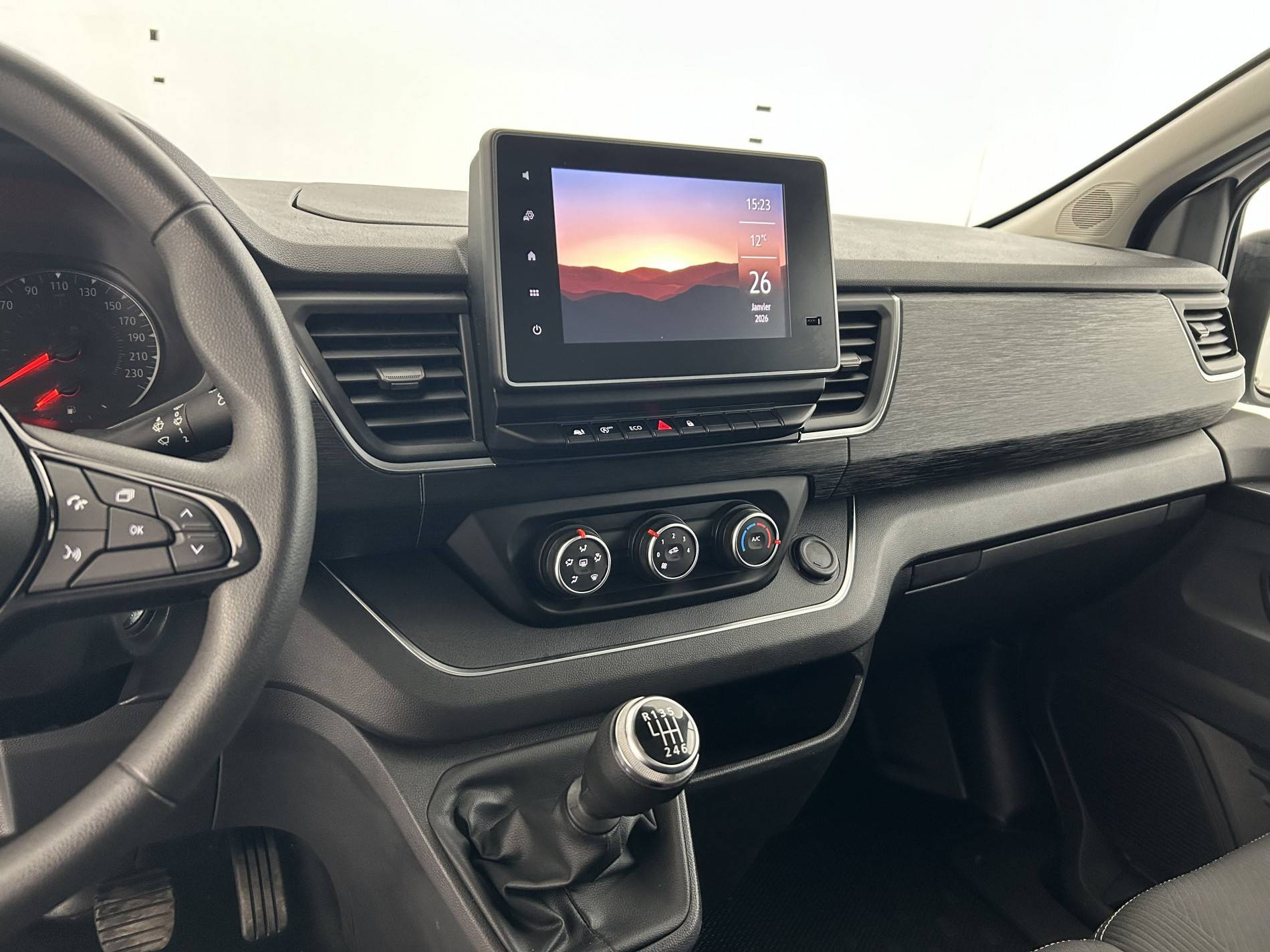 Vente en ligne Renault Trafic 3 Fourgon TRAFIC FGN L2H1 3000 KG BLUE DCI 130 au prix de 21 890 €