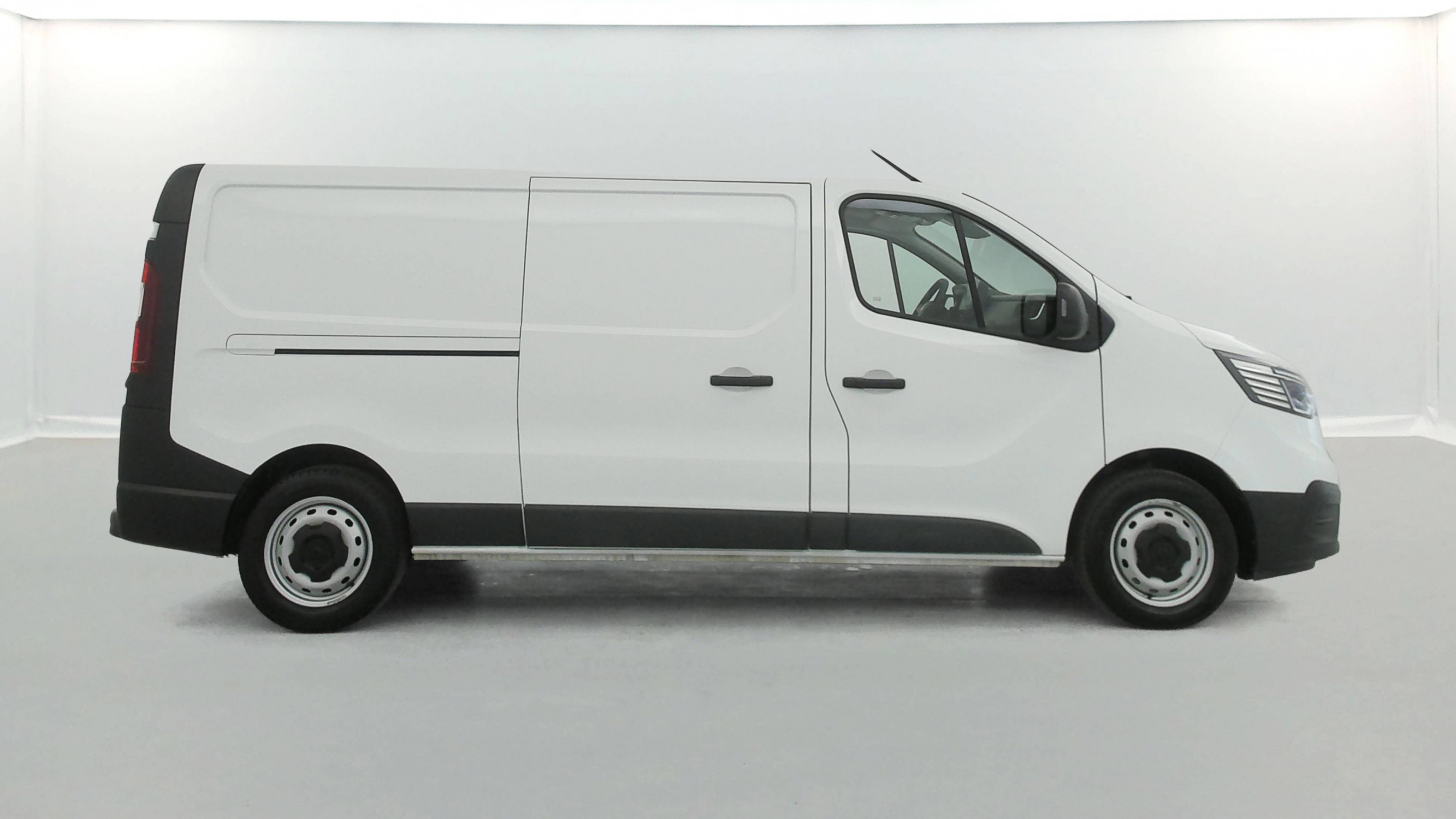 Vente en ligne Renault Trafic 3 Fourgon TRAFIC FGN L2H1 3000 KG BLUE DCI 130 au prix de 21 890 €