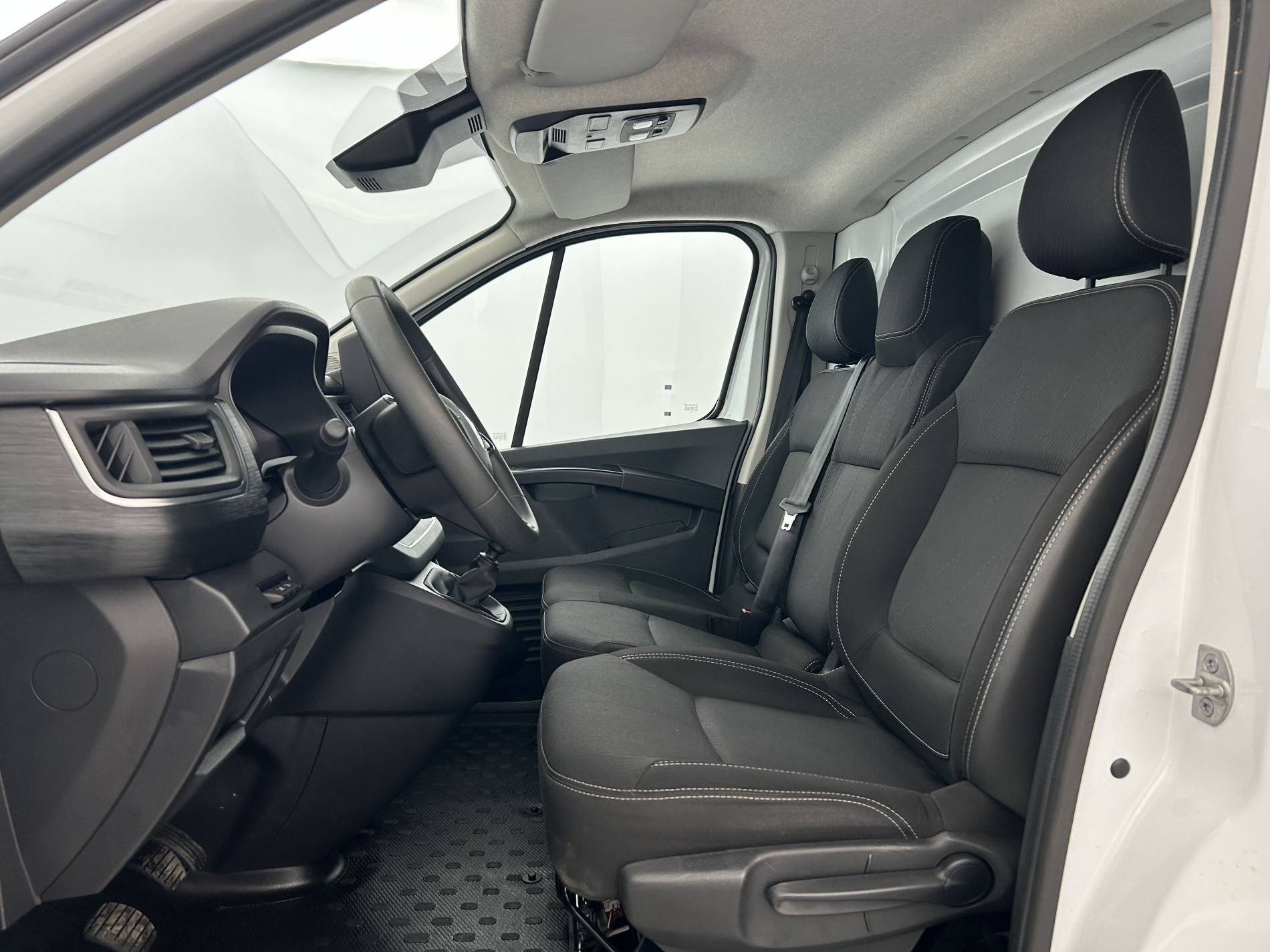 Vente en ligne Renault Trafic 3 Fourgon TRAFIC FGN L2H1 3000 KG BLUE DCI 130 au prix de 21 890 €