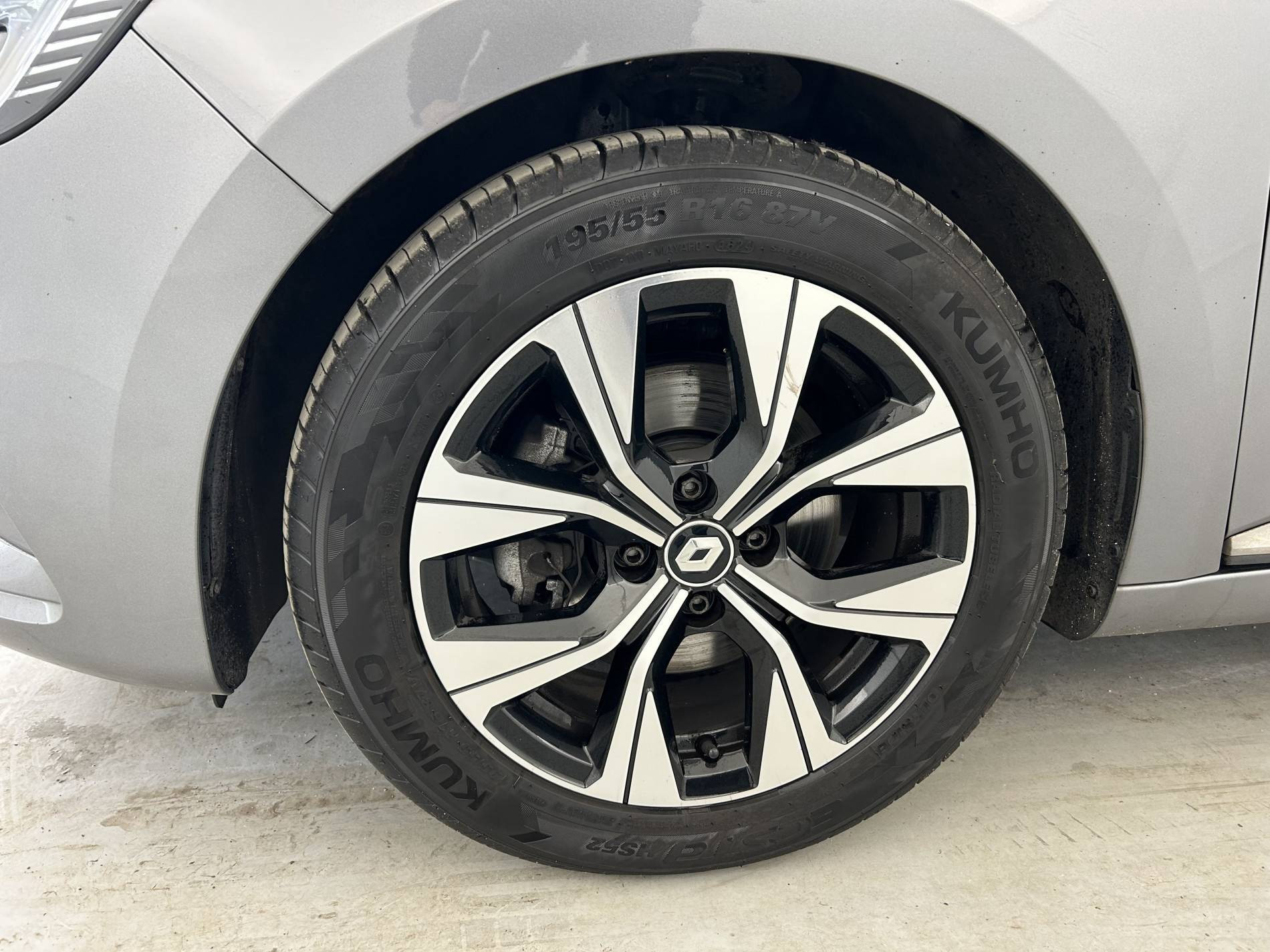 Vente en ligne Renault Clio 5 Clio Blue dCi 100 au prix de 15 890 €