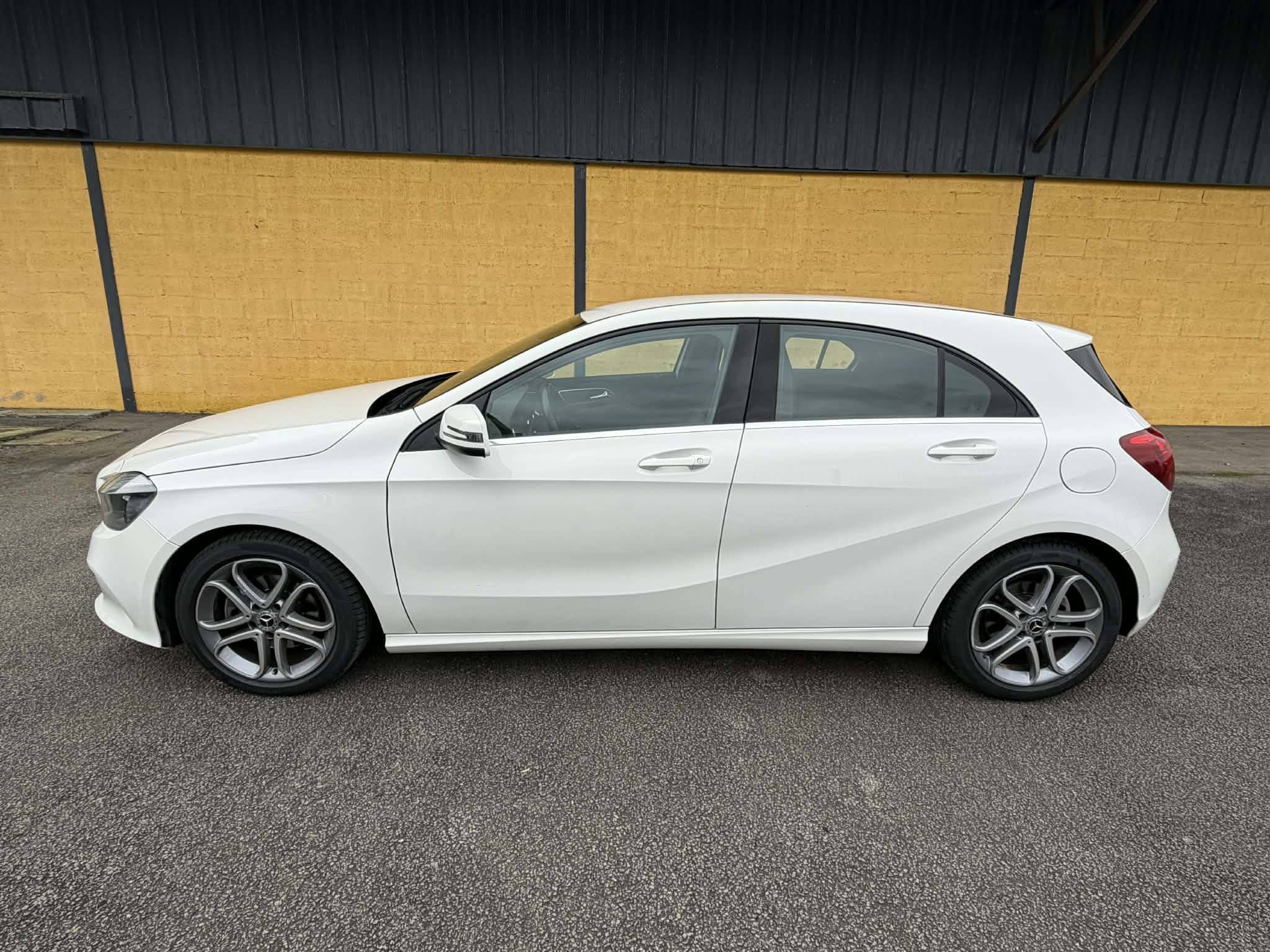 Vente en ligne Mercedes Classe A  200 d 7G-DCT au prix de 16 990 €