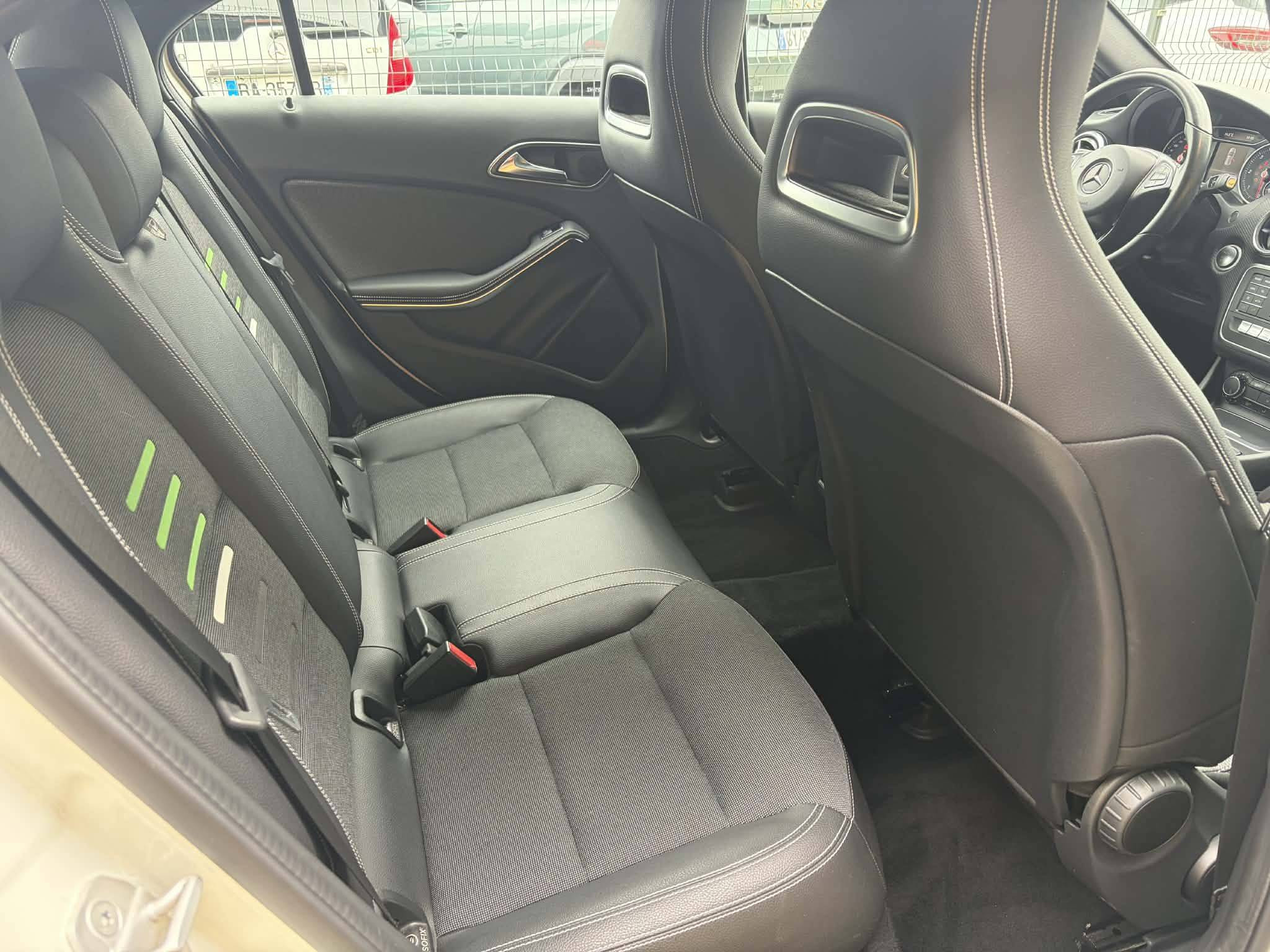 Vente en ligne Mercedes Classe A  200 d 7G-DCT au prix de 16 990 €