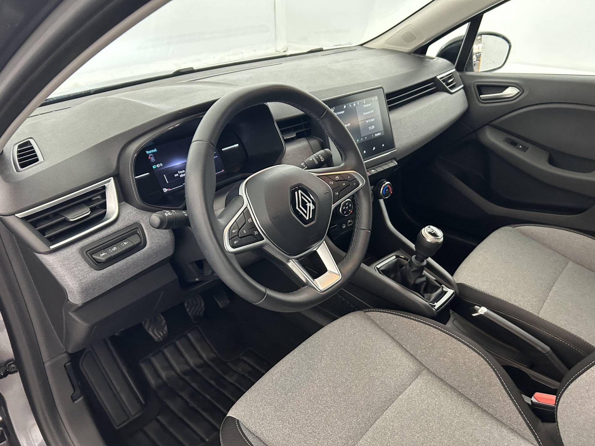 Vente en ligne Renault Clio 5 Clio TCe 90 au prix de 15 990 €