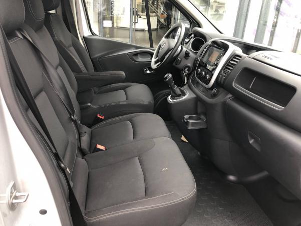 Vente en ligne Renault Trafic 3 Fourgon TRAFIC FGN L2H1 3000 KG BLUE DCI 130 au prix de 24 970 €