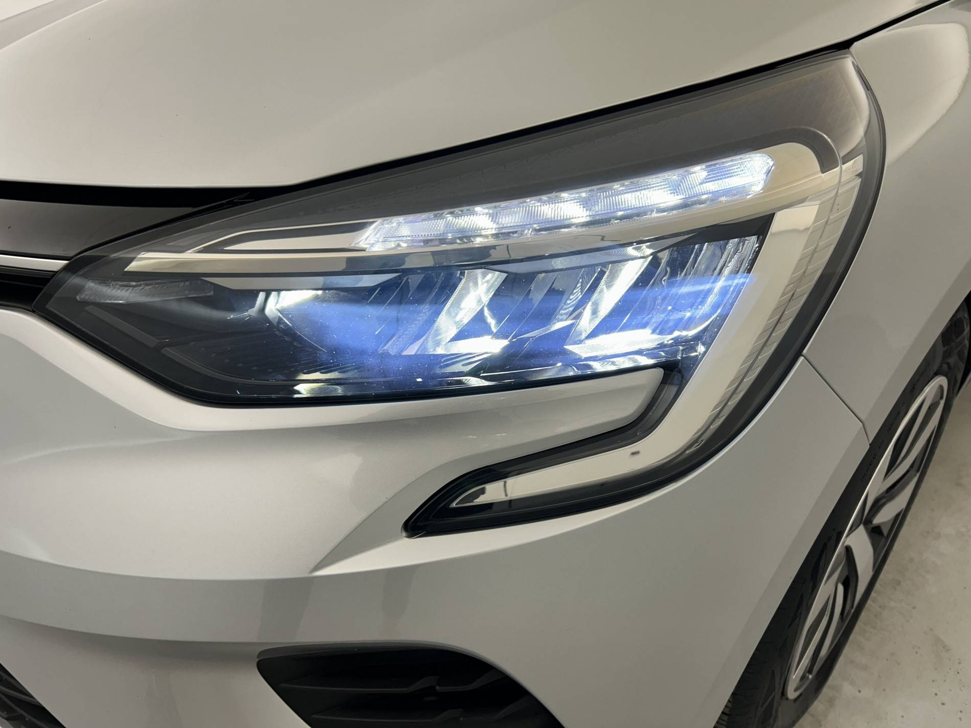 Vente en ligne Renault Clio 5 Clio TCe 90 au prix de 13 990 €