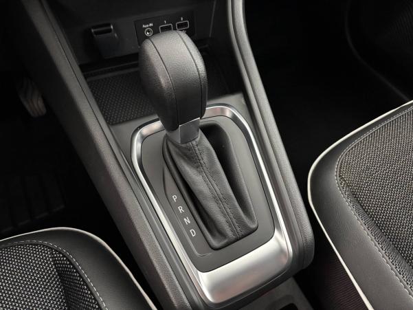 Vente en ligne Renault Captur  mild hybrid 160 EDC au prix de 21 870 €