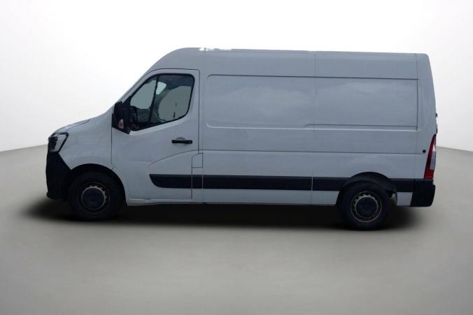 Vente en ligne Renault Master Fourgon MASTER FGN TRAC F3300 L2H2 BLUE DCI 135 au prix de 22 970 €