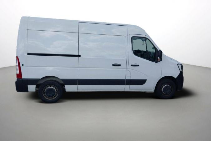 Vente en ligne Renault Master Fourgon MASTER FGN TRAC F3300 L2H2 BLUE DCI 135 au prix de 22 970 €