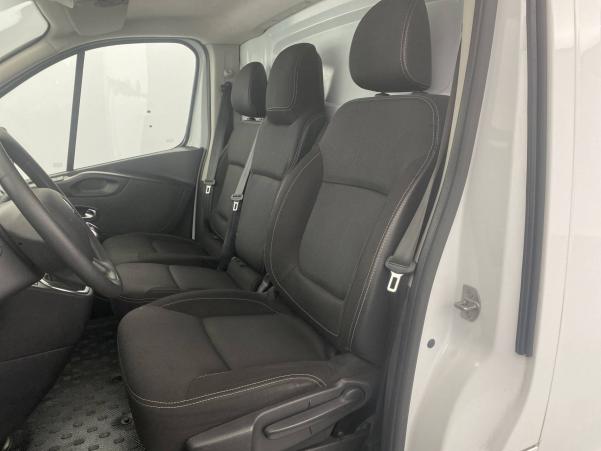 Vente en ligne Renault Trafic 3 Fourgon TRAFIC FGN L2H1 1300 KG DCI 120 au prix de 19 490 €