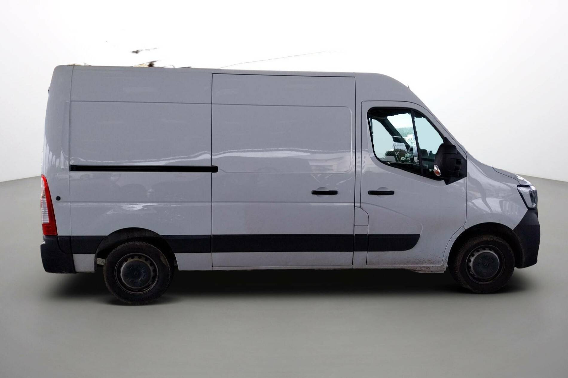 Vente en ligne Renault Master Fourgon MASTER FGN TRAC F3300 L2H2 BLUE DCI 150 au prix de 25 990 €
