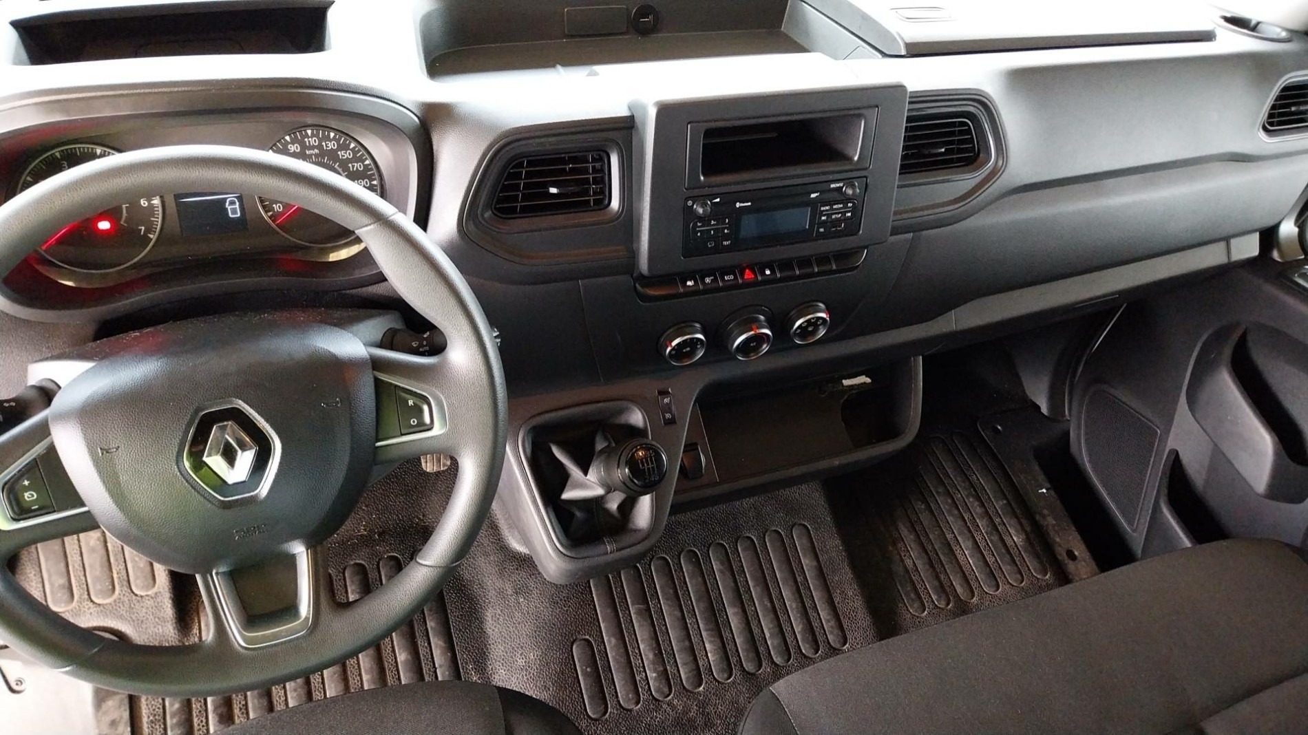 Vente en ligne Renault Master Fourgon MASTER FGN TRAC F3300 L2H2 BLUE DCI 150 au prix de 25 990 €