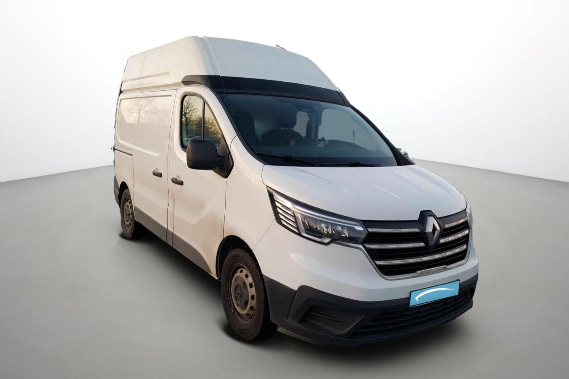 Vente en ligne Renault Trafic 3 Fourgon TRAFIC FGN L1H2 3000 KG BLUE DCI 150 au prix de 24 990 €