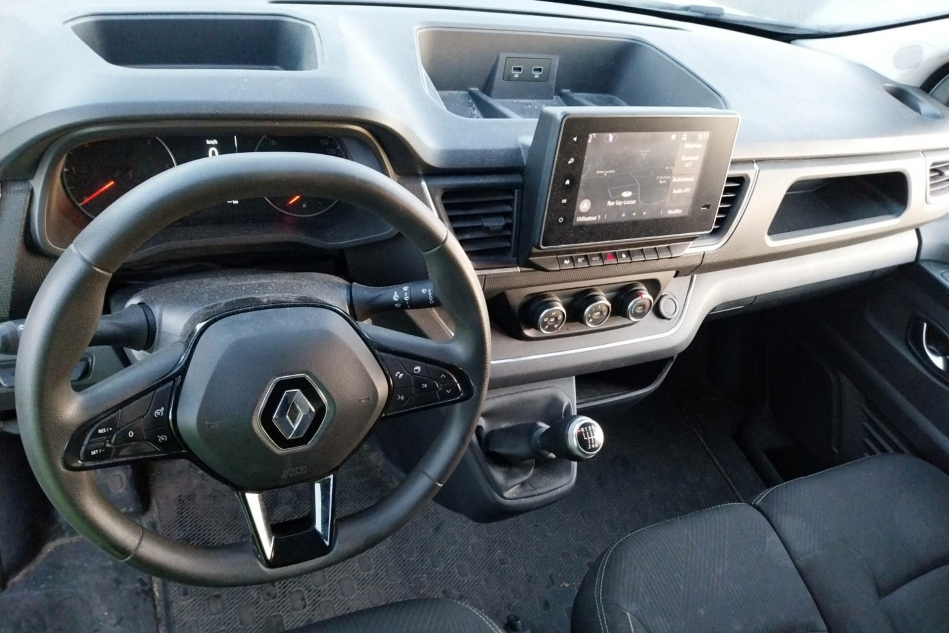 Vente en ligne Renault Trafic 3 Fourgon TRAFIC FGN L1H2 3000 KG BLUE DCI 150 au prix de 24 990 €