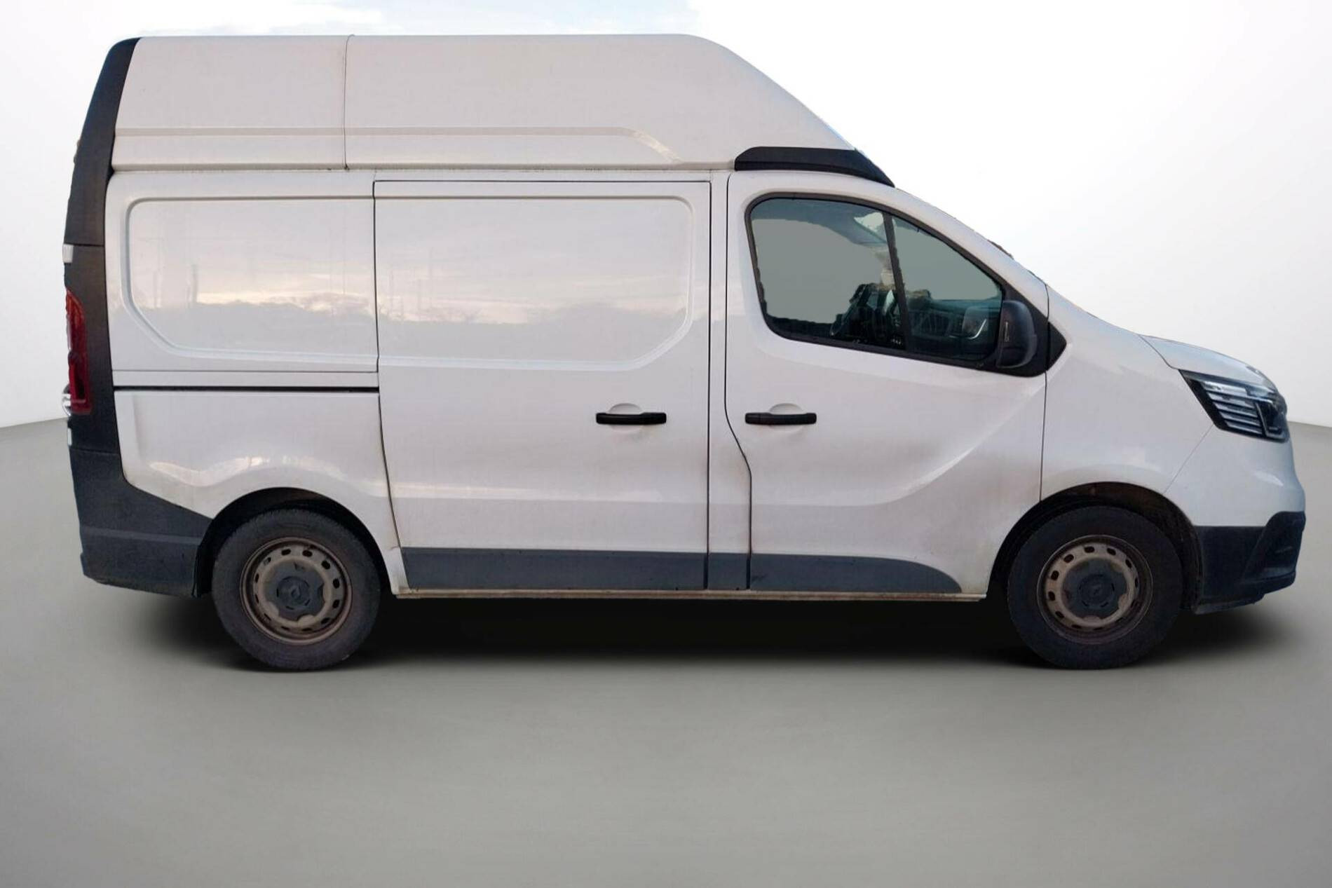 Vente en ligne Renault Trafic 3 Fourgon TRAFIC FGN L1H2 3000 KG BLUE DCI 150 au prix de 24 990 €