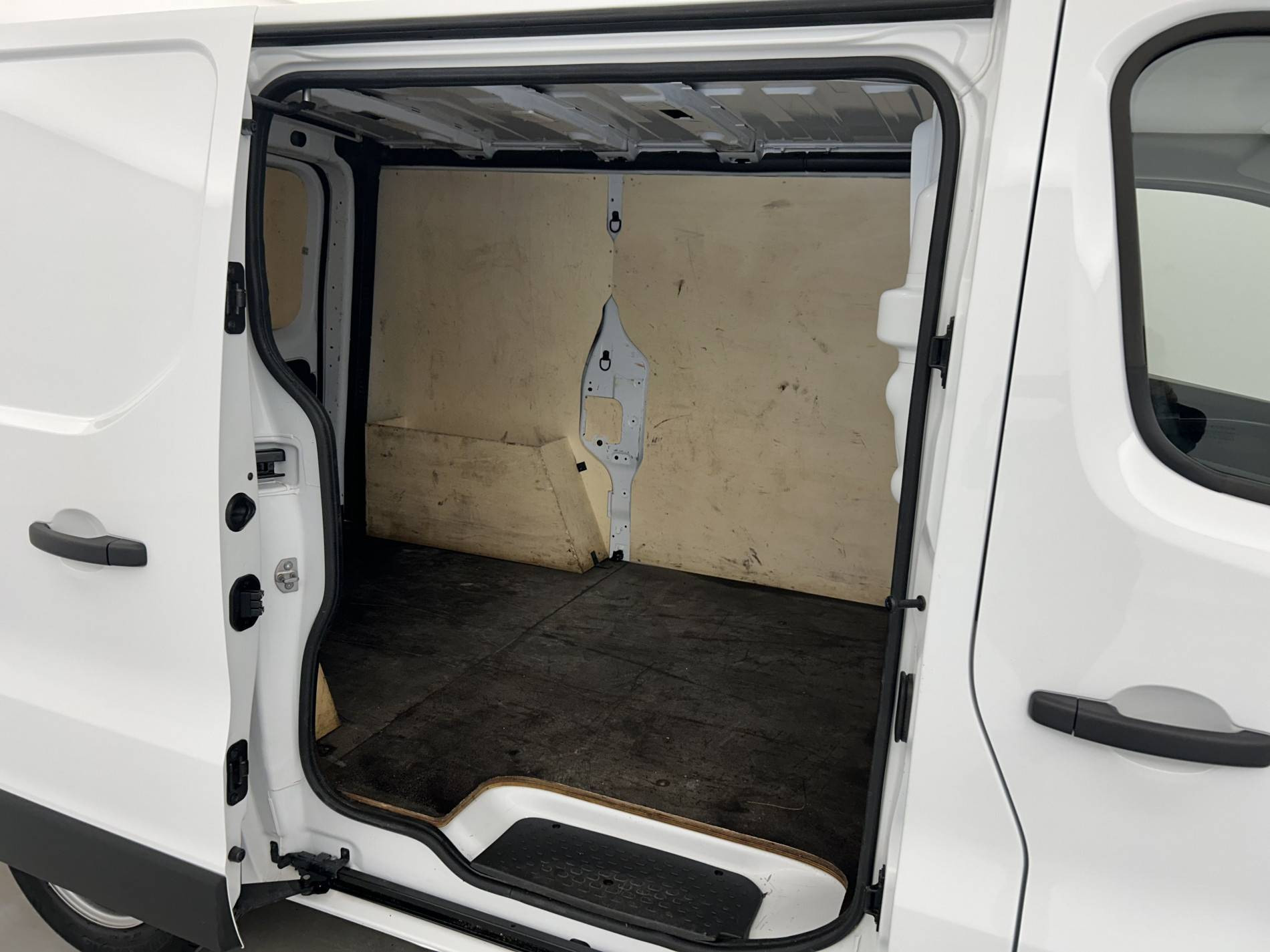 Vente en ligne Renault Trafic 3 Fourgon TRAFIC FGN L1H1 3T BLUE DCI 130 GSR2 au prix de 25 890 €