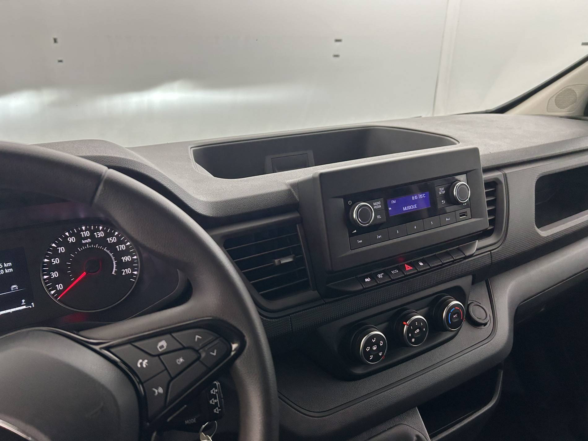 Vente en ligne Renault Trafic 3 Fourgon TRAFIC FGN L1H1 3T BLUE DCI 130 GSR2 au prix de 25 890 €